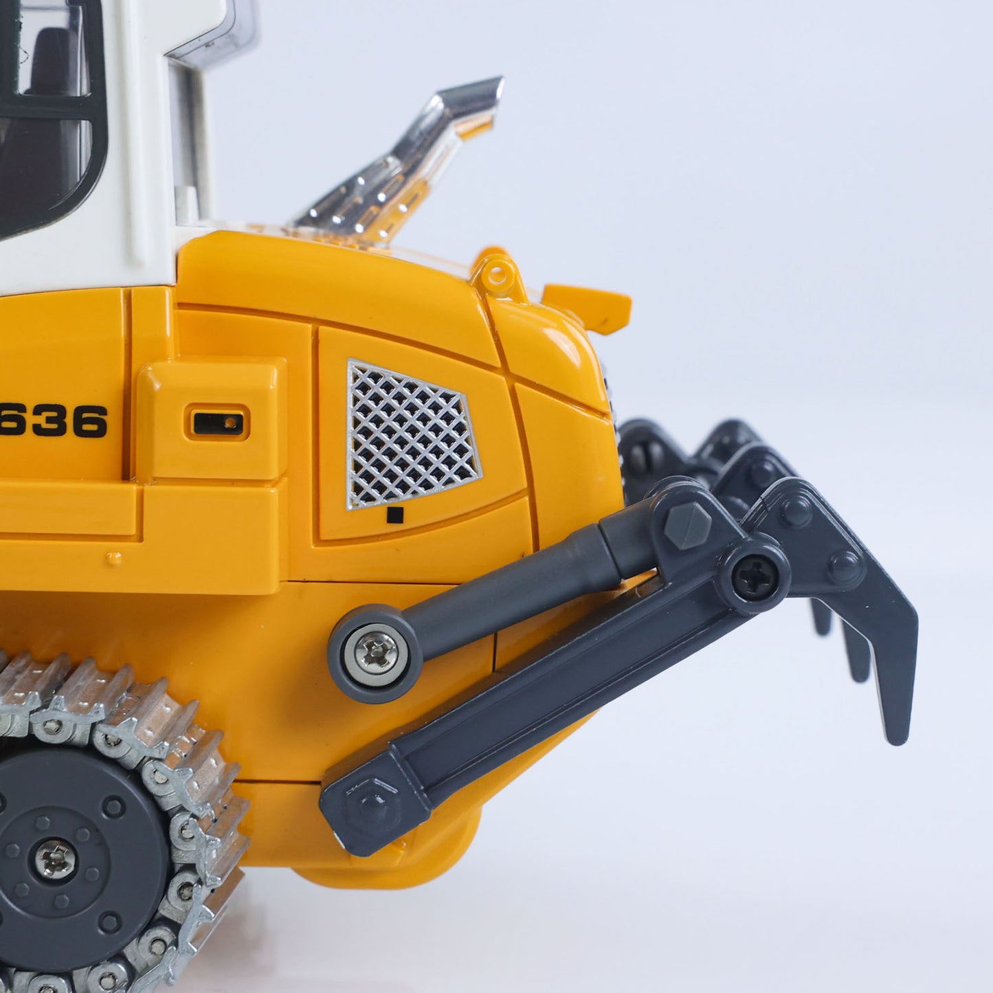 Fast Shipping 1:50 RC Electric Lifting Tracked Loader LR636 2.4G Construction Vehicle Metal Bucket Tracks Ripper RTR Model Light Sound Battery