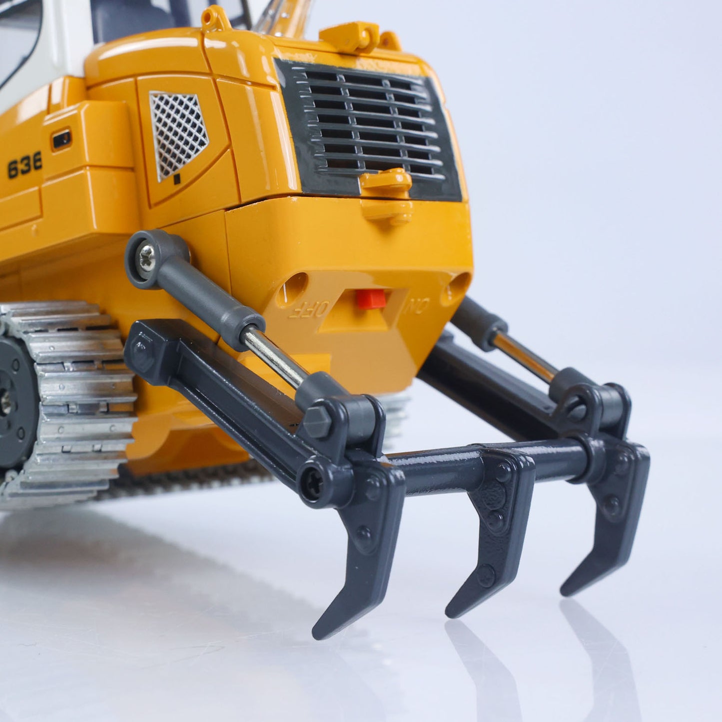 Fast Shipping 1:50 RC Electric Lifting Tracked Loader LR636 2.4G Construction Vehicle Metal Bucket Tracks Ripper RTR Model Light Sound Battery