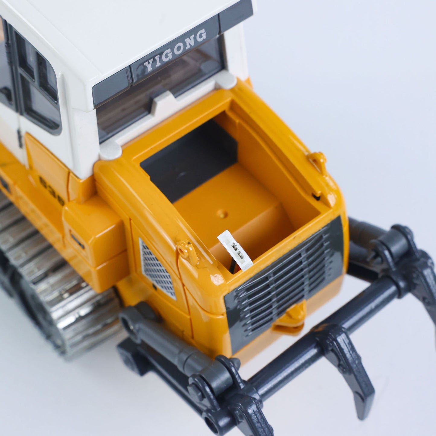 US STOCK 1:50 RC Electric Lifting Tracked Loader LR636 2.4G Construction Vehicle Metal Bucket Tracks Ripper RTR Model Light Sound Battery