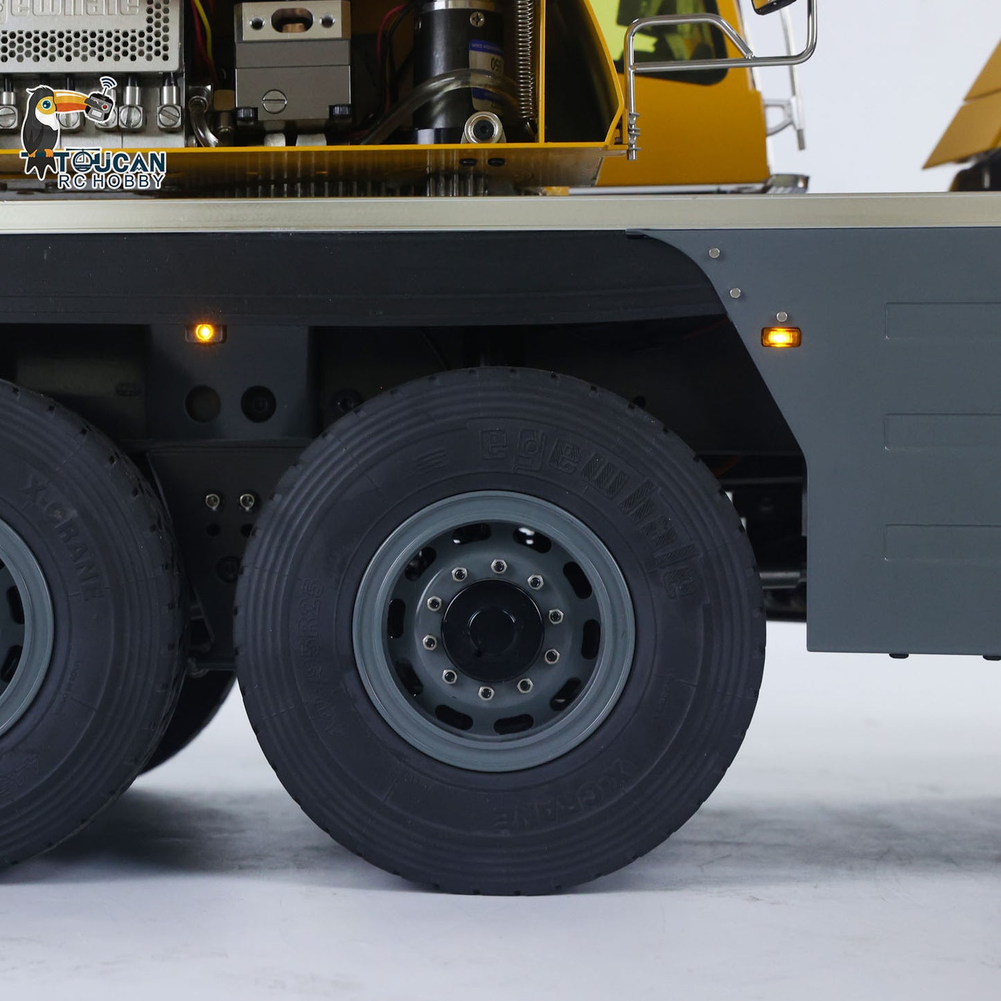 Eyewhale 1/14 All Terrain Remote Control Hydraulic Mobile Crane Truck D1050 Ready to Run FlySky PL18EV Sound Light System