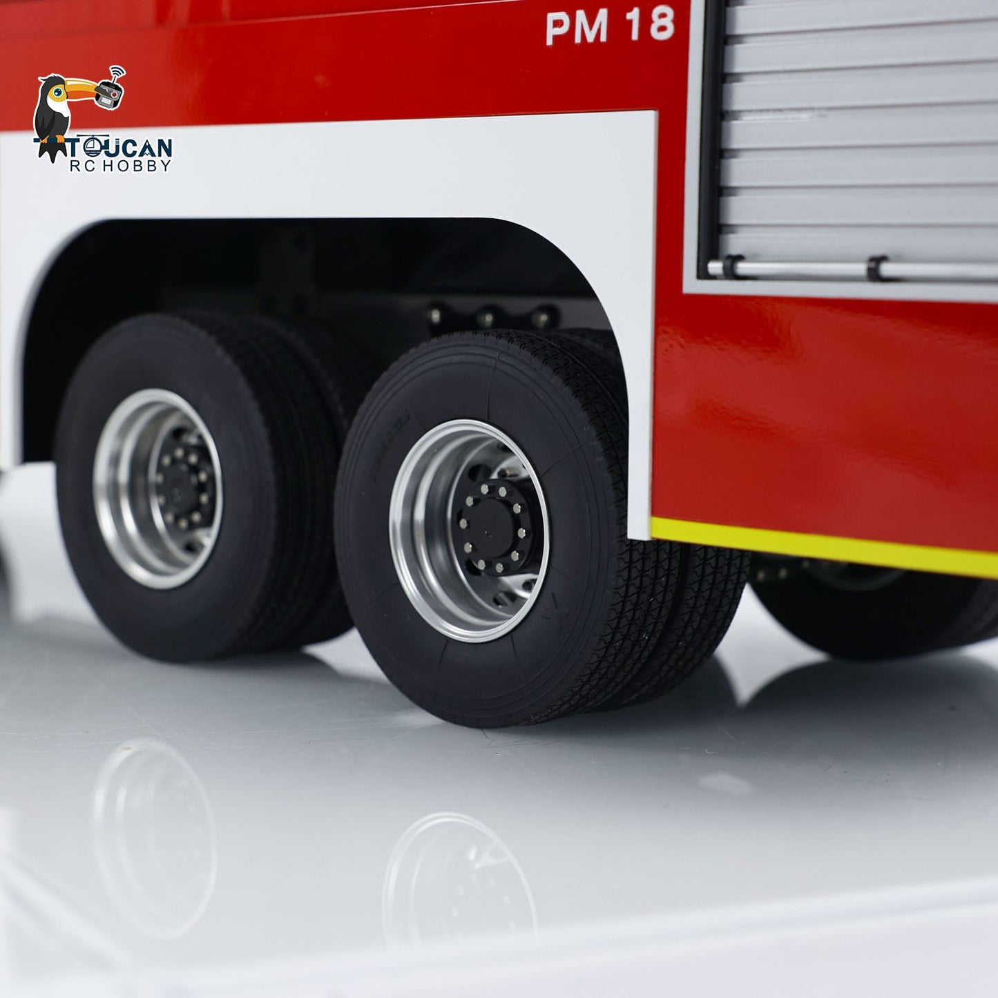 Camion de pompiers télécommandé 1/14 8x8