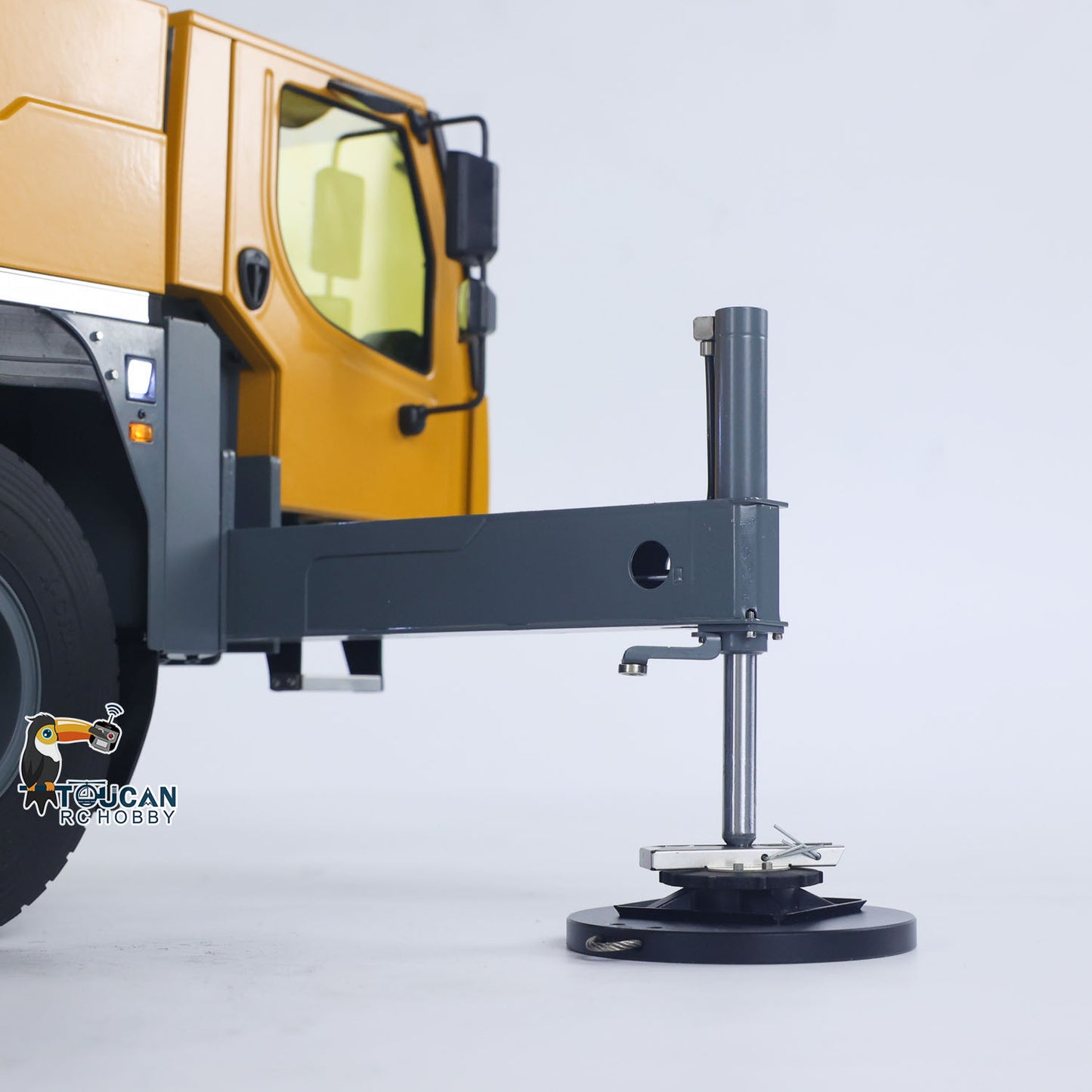 Eyewhale D1050 Metal 1/14 RC Hydraulic Mobile Crane Truck All Terrain Vehicle 3Axles Radio Control Hoist Model Paladin PL18EV