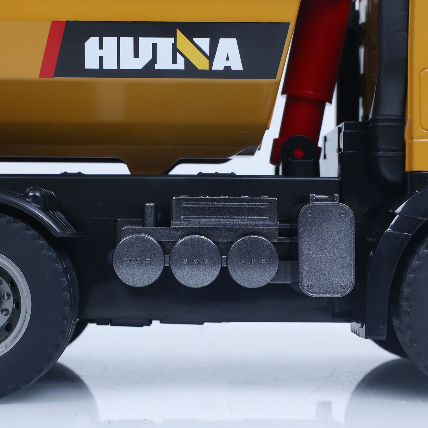ONLY ONE US STOCK HUINA 1/14 Electric RC Dump Truck 573 Remote Control Tipper Model Vehicle Flowing Water Light Sound Effect 2.4G Radio Battery