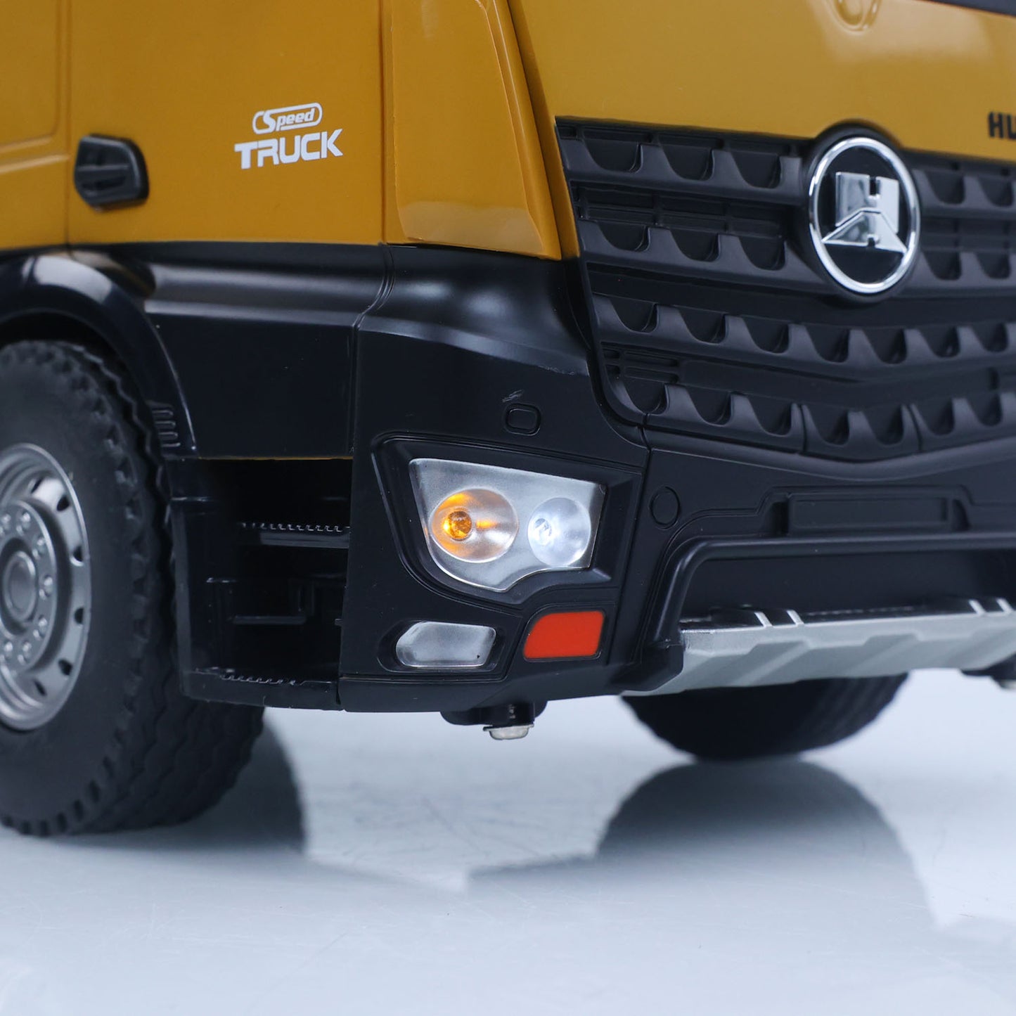 ONLY ONE US STOCK HUINA 1/14 Electric RC Dump Truck 573 Remote Control Tipper Model Vehicle Flowing Water Light Sound Effect 2.4G Radio Battery