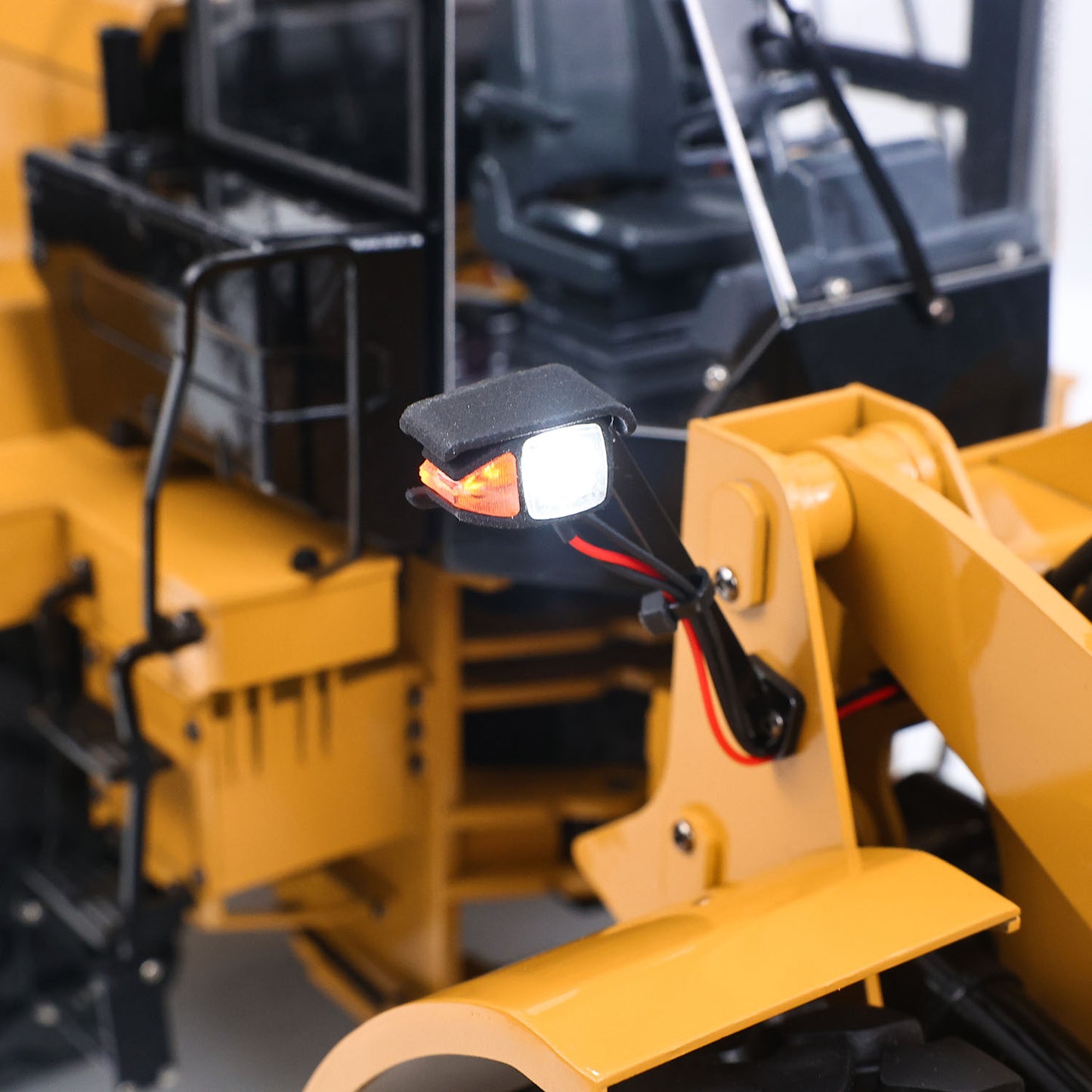 23KG DIM 5CH C950 1/12 Metal Remote Control Wheeled Hydraulic Loader Reduction Axle Flysky Radio Battery Charger Light System