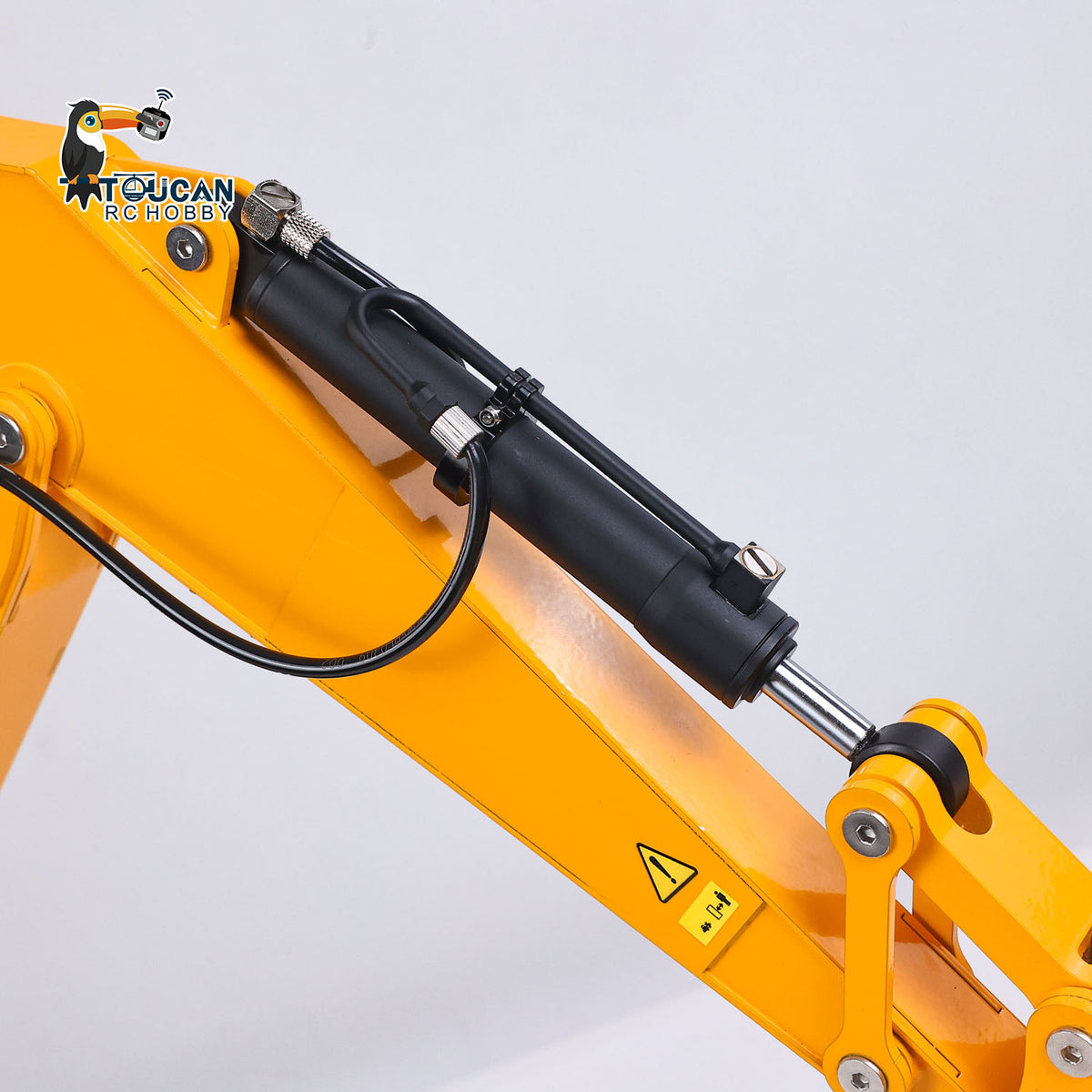 Fast Free Shipping for EU RTR Metal 1/12 Hydraulic Remote Control Excavator 323GX 3 Way Valve RC Digger Model Quick Coupler Flysky ST8 Radio Battery