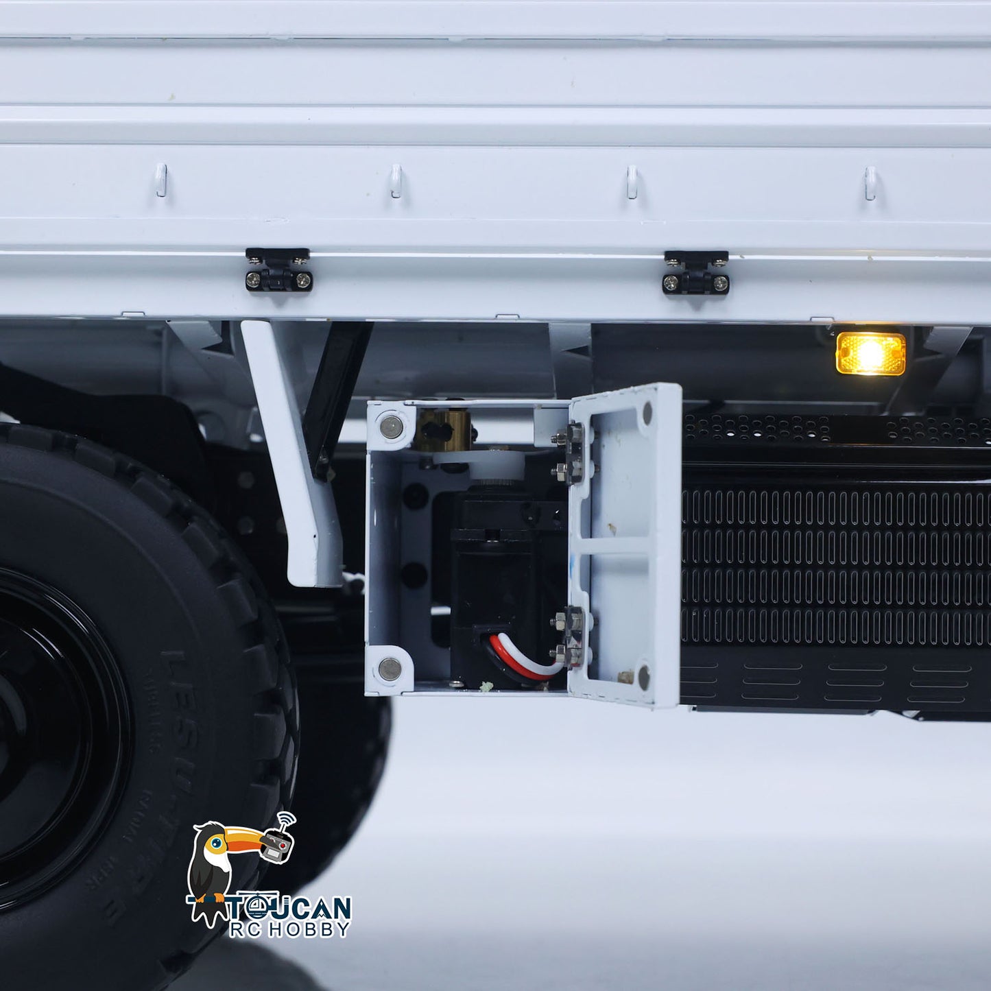 LESU U4023 4X4 1/14 RC Off Road Vehicle Metal ATV Light Truck MT44023 Model Light Sound Wheel Reduction Axle Lock Radio Battery