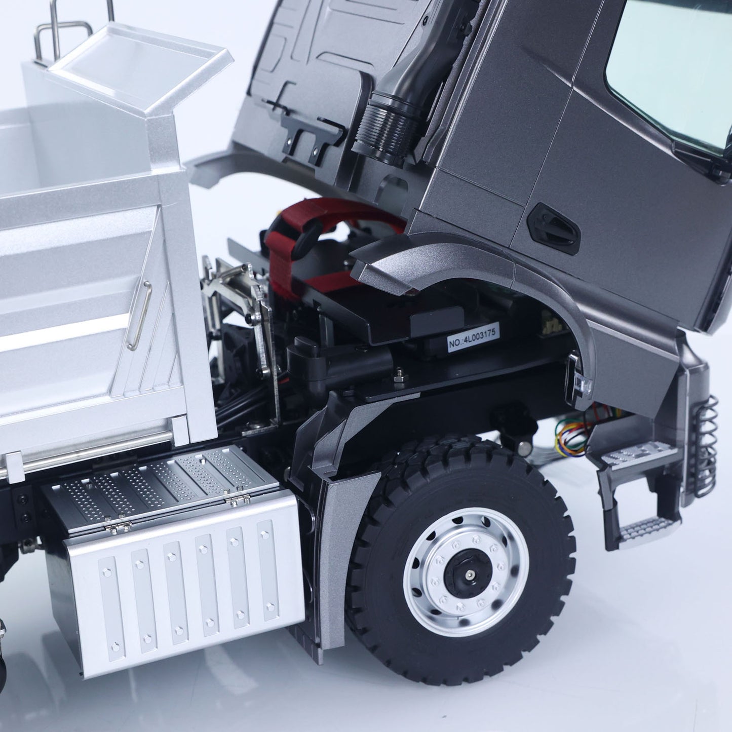 1/14 2.4G Remote Control Electric Lifting Dumper 5702 Model 6*6 Tipper Vehicle 2Speed Sound Light Motor RTR Car Gifts Adults