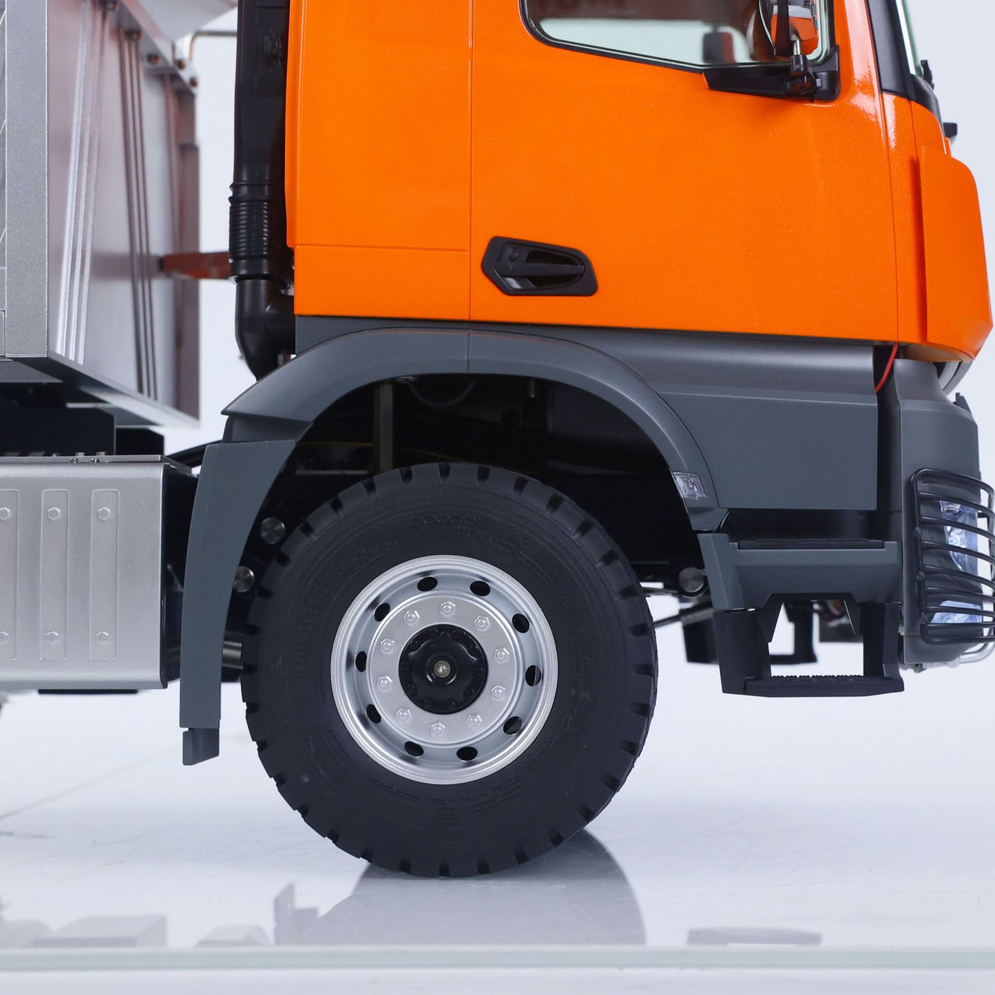 Fast Shipping 1/14 2.4G Remote Control Electric Lifting Dumper 5702 Model 6*6 Tipper Vehicle 2Speed Sound Light Motor RTR Car Gifts Adults