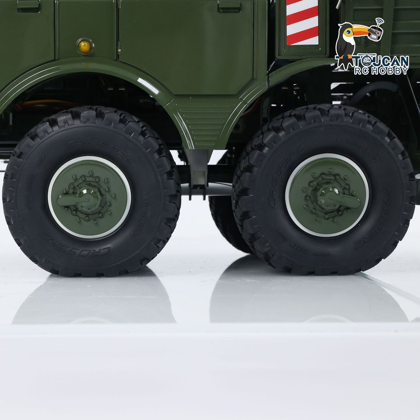 Camion militaire tout-terrain électrique CROSSRC DC8 8x8 échelle 1/12 RTR