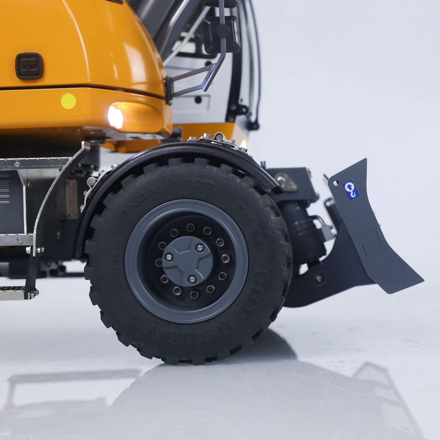 ONLY ONE US STOCK 1/14 RC Hydraulic Wheeled Excavator LR914 8-ways Valve RTR Metal Remote Control 4*4 Digger Model Axle Lock Flysky PL18EV Lite