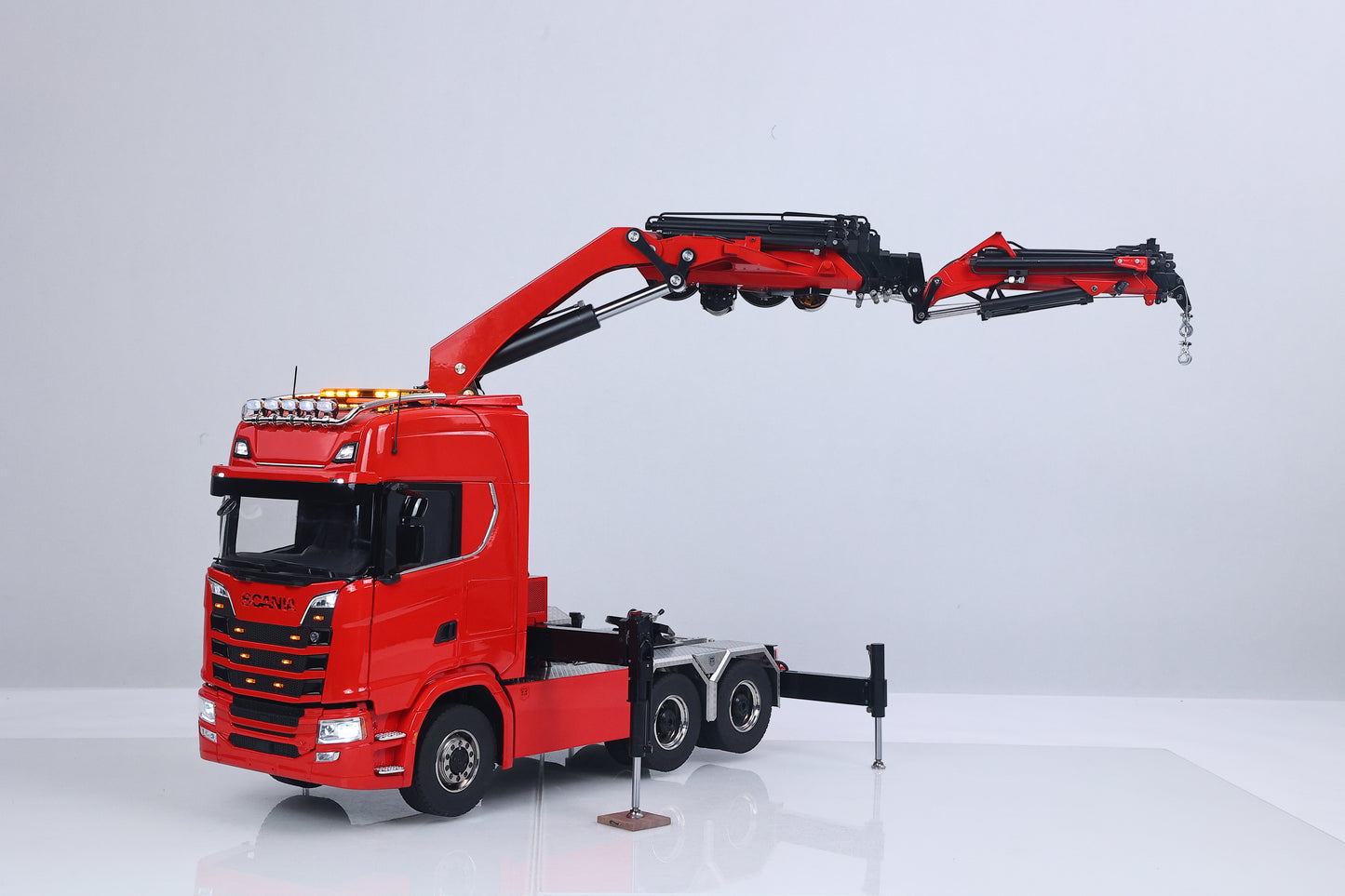 1/14 Remote Control Tractor Truck 7-way Valves Hydraulic Crane 6x6 RC Lorry Car 3Speed Gearbox Axle Locks Light Sound System