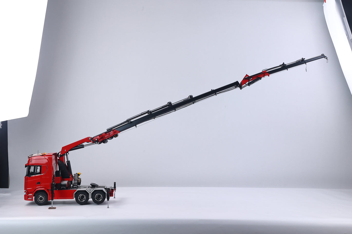 1/14 Remote Control Tractor Truck 7-way Valves Hydraulic Crane 6x6 RC Lorry Car 3Speed Gearbox Axle Locks Light Sound System