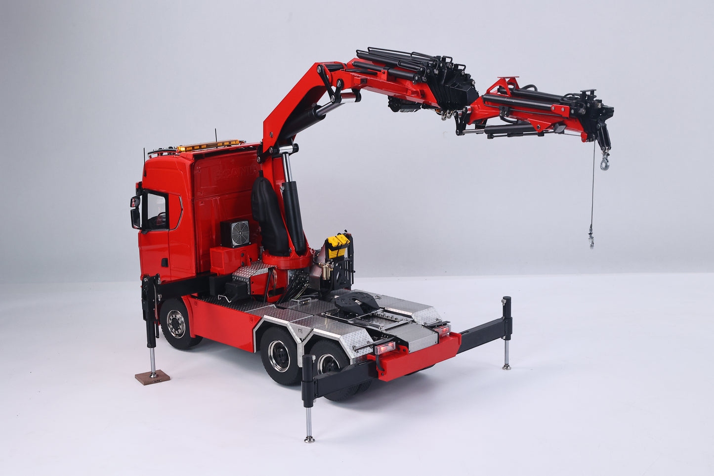 1/14 Remote Control Tractor Truck 7-way Valves Hydraulic Crane 6x6 RC Lorry Car 3Speed Gearbox Axle Locks Light Sound System