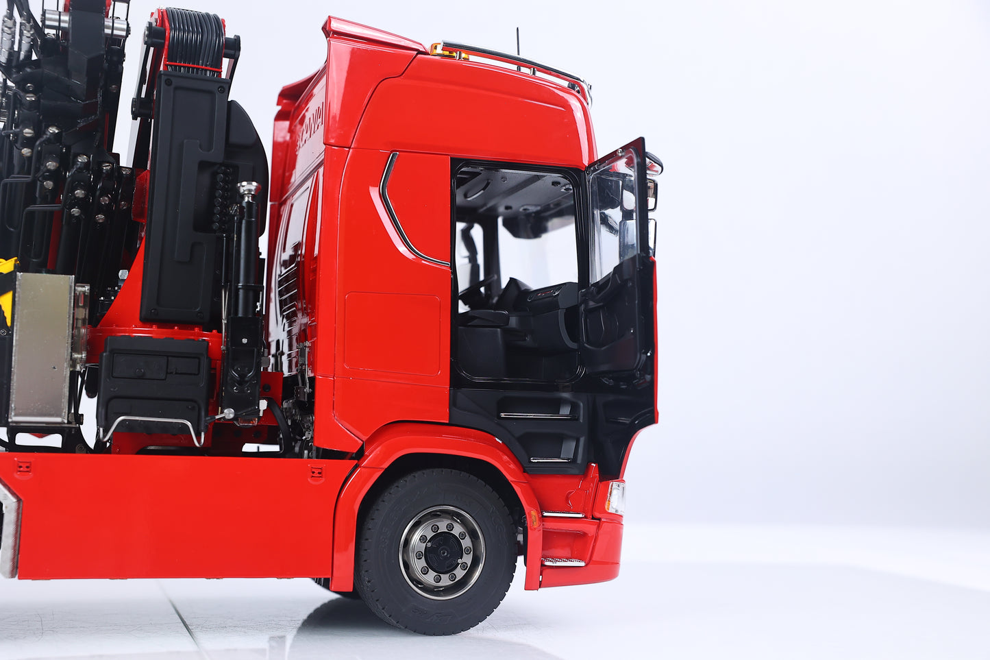 1/14 Remote Control Tractor Truck 7-way Valves Hydraulic Crane 6x6 RC Lorry Car 3Speed Gearbox Axle Locks Light Sound System