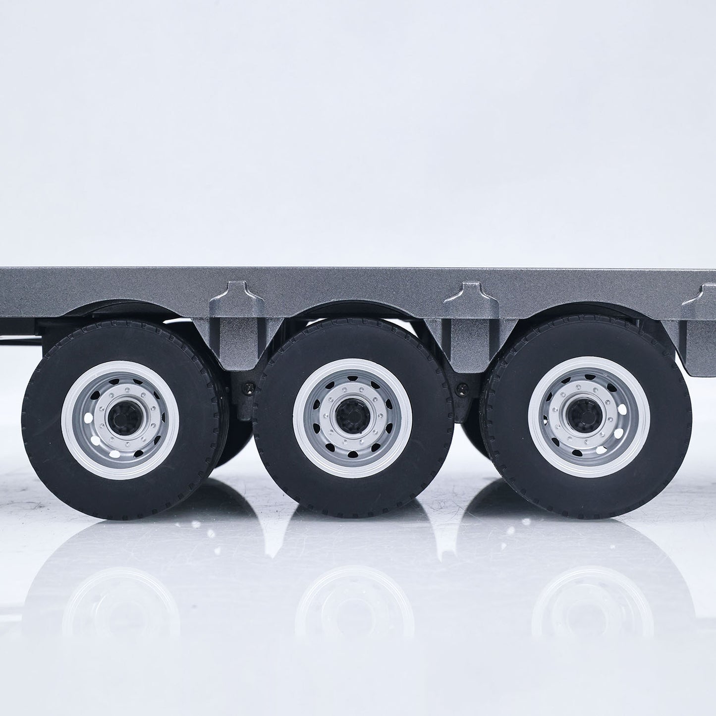 Fast Shipping 73.5CM Plastic Semi Trailer Flatbed 1502 for 1/18 Remote Control Tractor Truck HUINA 1501 Electronic Support Legs Tail Board