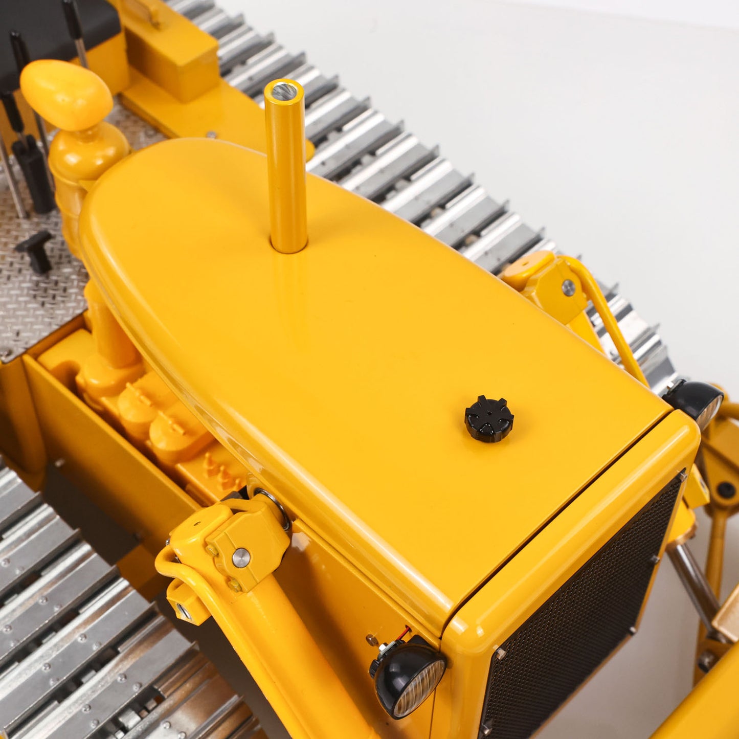Metal 1/14 RC Hydraulic Bulldozer D7 Remote Control Dozer Model Engineering Vehicle Flysky Radio Light Sound System Battery