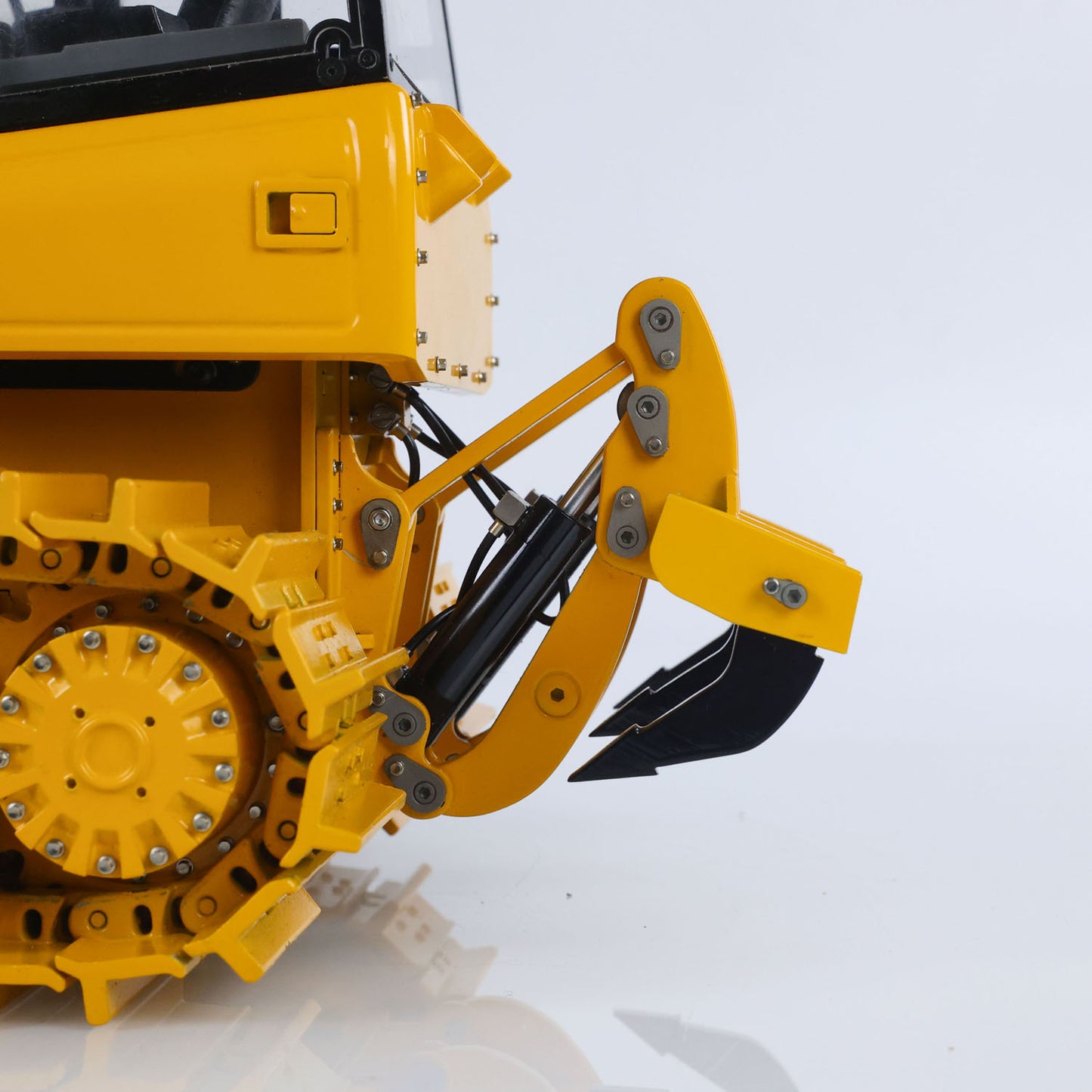 US Stock Metal 1/12 RC Hydraulic Bulldozer D3 Remote Control Engineering Vehicles 4CH Valve Construction Car Light Sound Flysky ST8 Radio