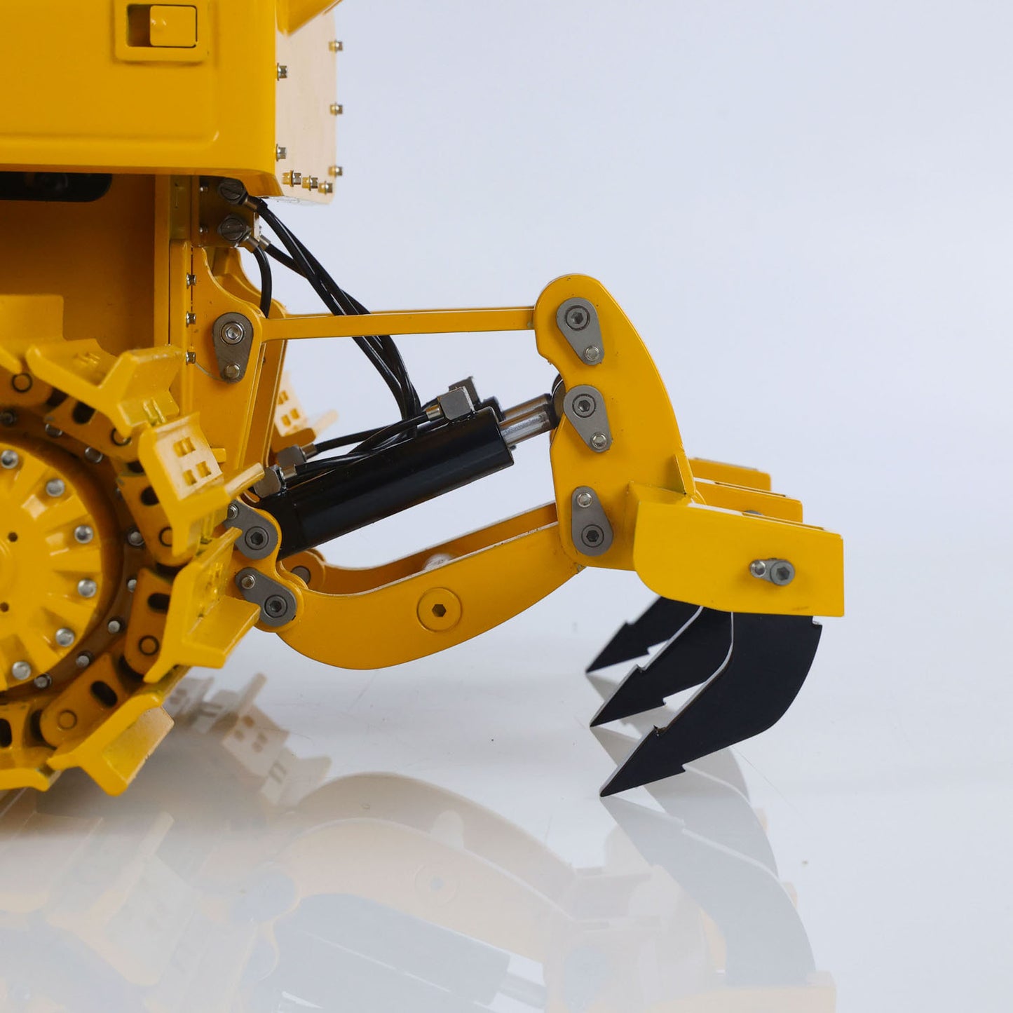 US Stock Metal 1/12 RC Hydraulic Bulldozer D3 Remote Control Engineering Vehicles 4CH Valve Construction Car Light Sound Flysky ST8 Radio