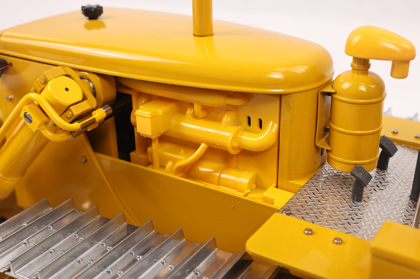 Deposit Pre-order 1/14 RC Metal Bulldozer D7 MD New Product Hydraulic Construction Vehicles Remote Control Car Model ST8 Light Sound Battery