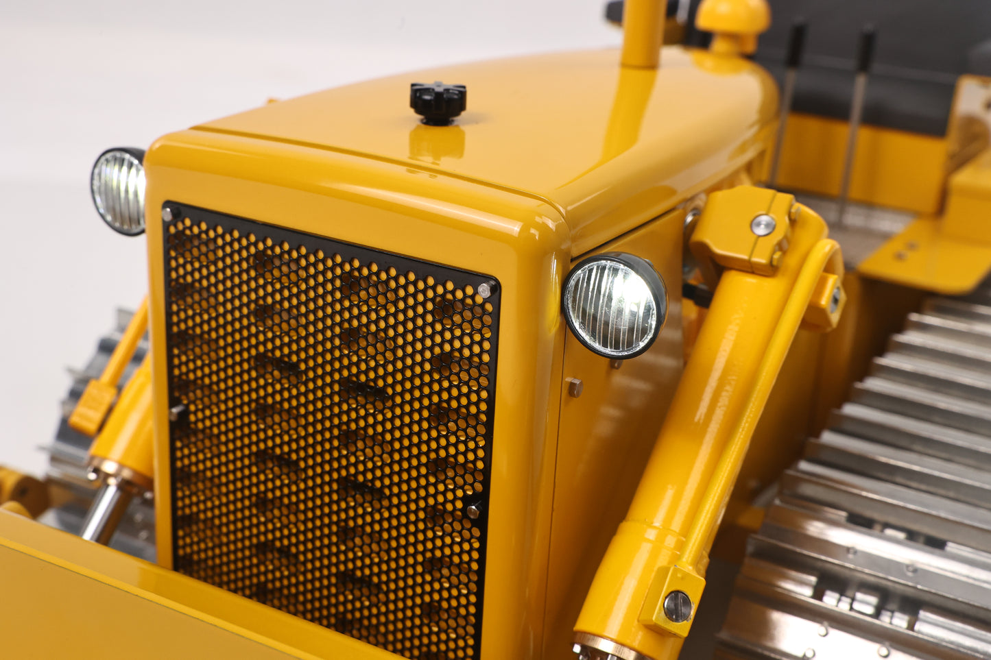 Deposit Pre-order 1/14 RC Metal Bulldozer D7 MD New Product Hydraulic Construction Vehicles Remote Control Car Model ST8 Light Sound Battery