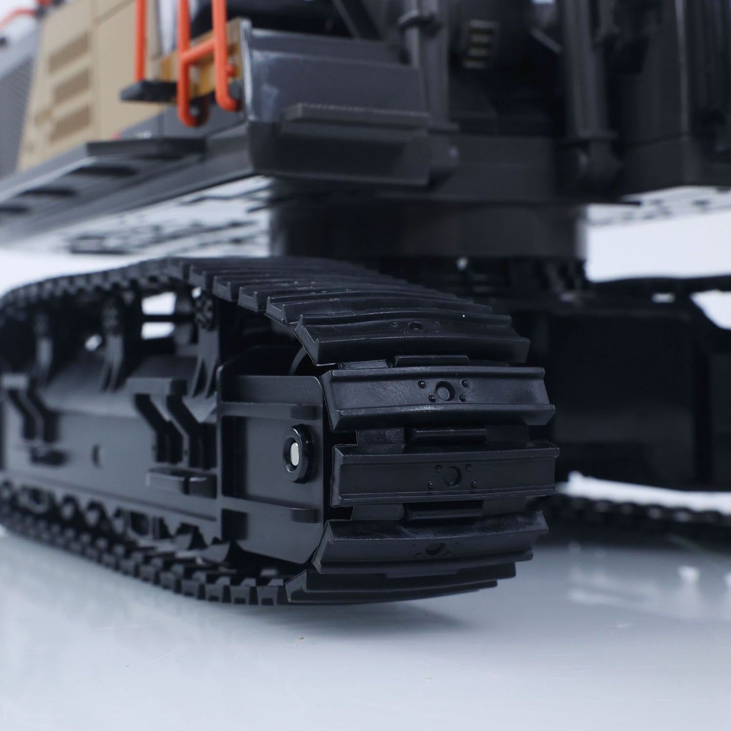US STOCK HUINA Toy 1/14 592 RC Tracked Excavator Car Model Gift 2.4G Radio Light Sound