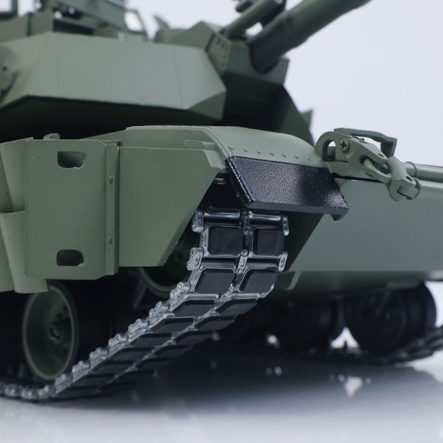 TOUCAN 1/16 Metal RC Tank M1A2 Abrams IR Dual Current Driving Gearbox Barrel Recoil Elevation 360 Turret Rotation Smoke RTR FPV Camera Charger