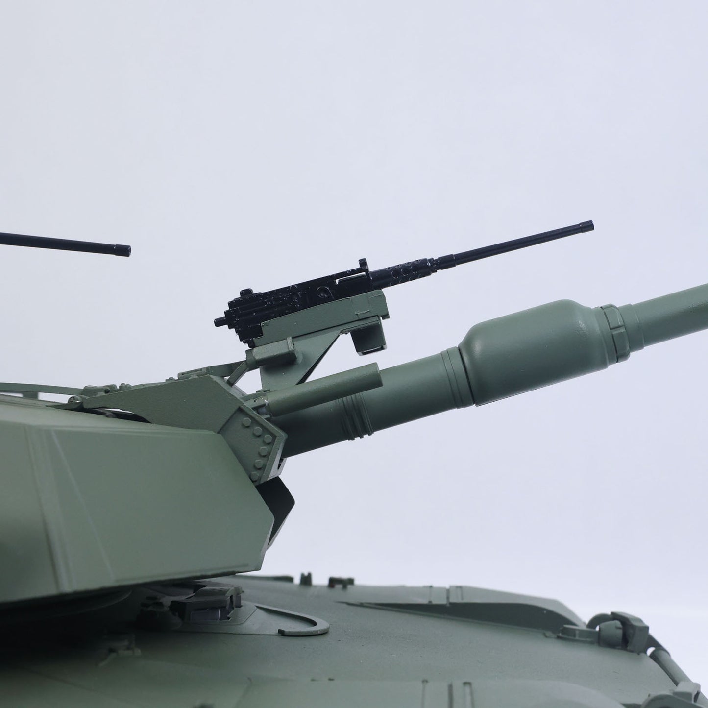 TOUCAN 1/16 Metal RC Tank M1A2 Abrams IR Dual Current Driving Gearbox Barrel Recoil Elevation 360 Turret Rotation Smoke RTR FPV Camera Charger