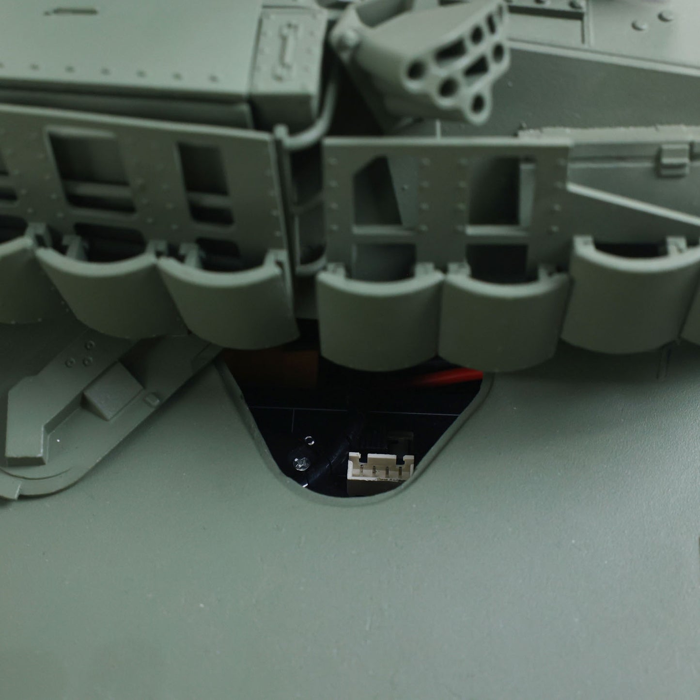 TOUCAN 1/16 Metal RC Tank M1A2 Abrams IR Dual Current Driving Gearbox Barrel Recoil Elevation 360 Turret Rotation Smoke RTR FPV Camera Charger