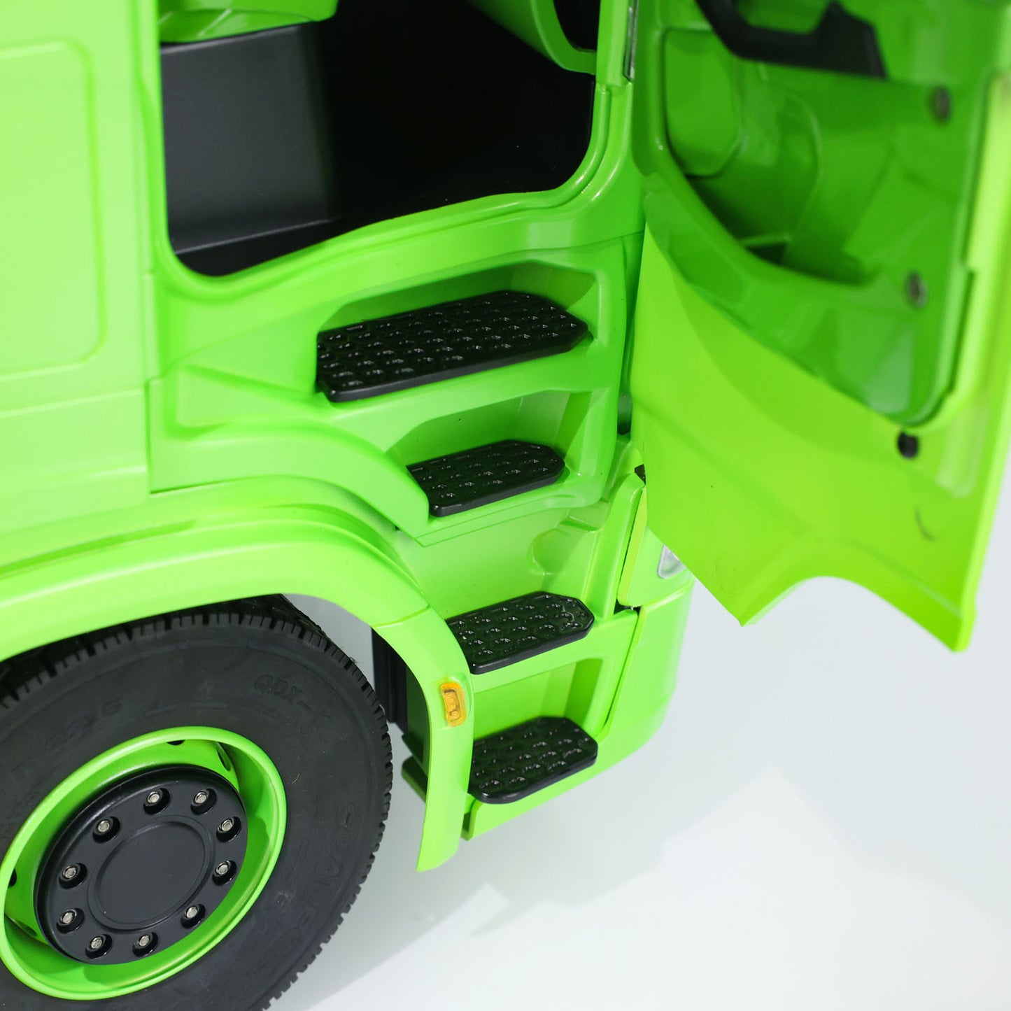 8x8 Metal Chassis 1/14 RC Tractor Truck 770S Remote Control Lorry ST8 Radio Battery RTR Warning Lights Spotlight Magnetic Roof