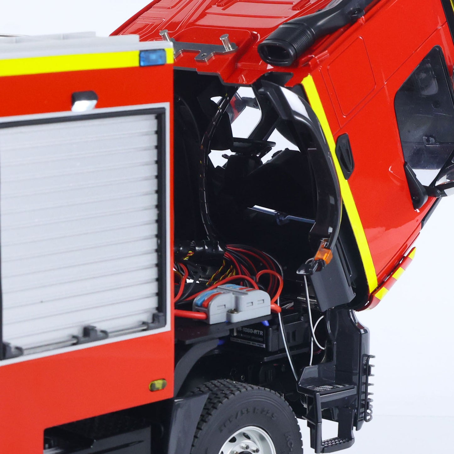 1/14 4X4 Metal Axles Remote Control Fire Fighting Vehicle BZ i6S Radio 2Speed Light and Sound System No Battery Assembled PNP