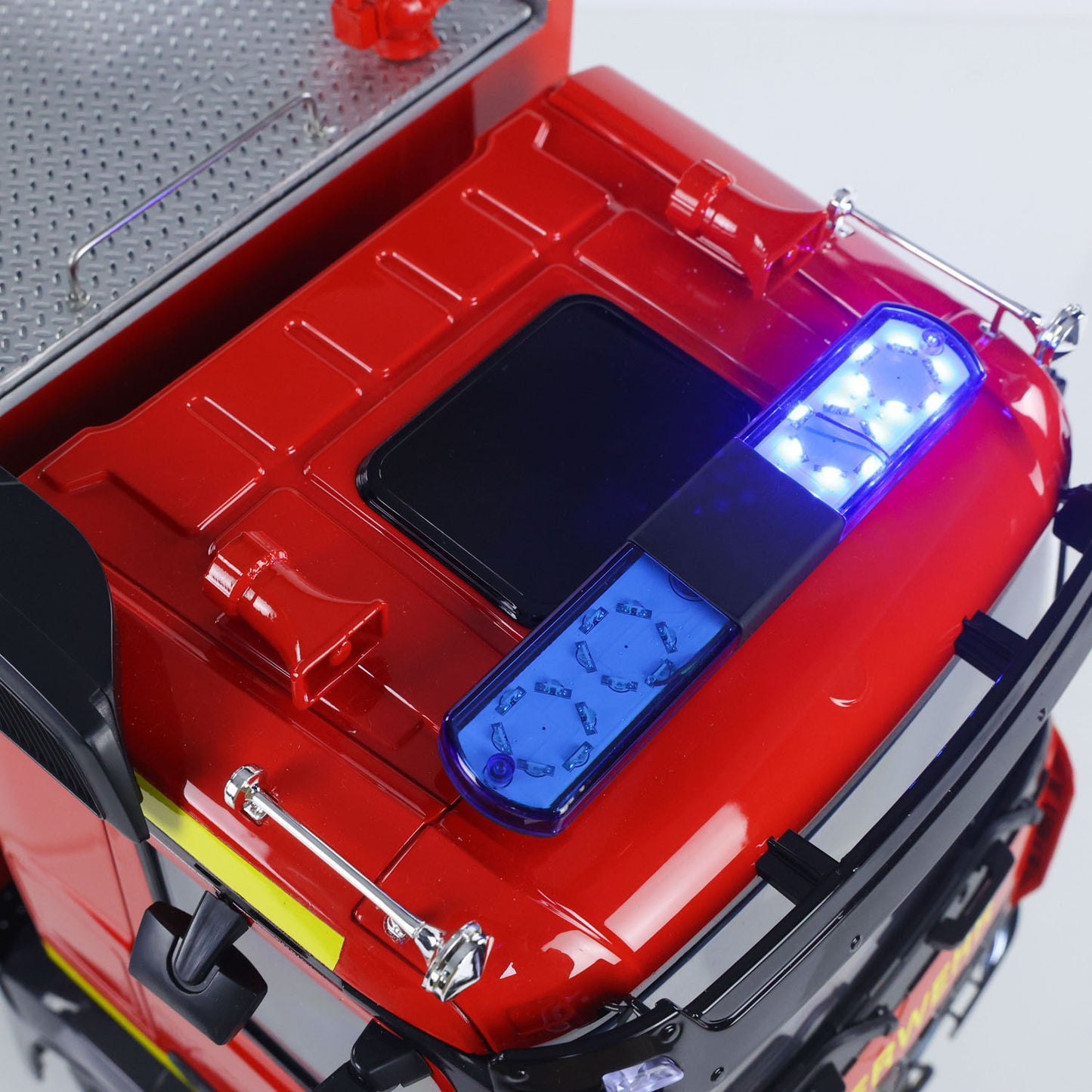 1/14 4X4 Metal Axles Remote Control Fire Fighting Vehicle BZ i6S Radio 2Speed Light and Sound System No Battery Assembled PNP