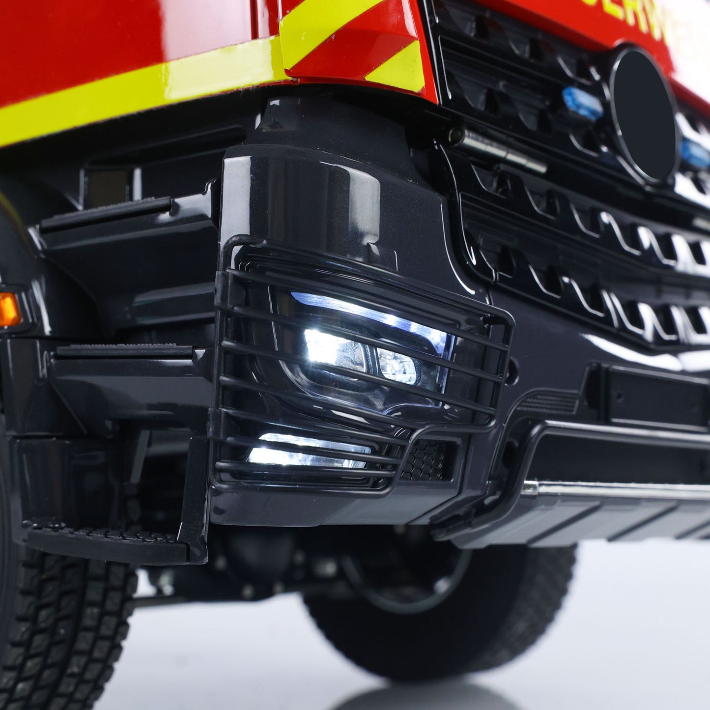 1/14 4X4 Metal Axles Remote Control Fire Fighting Vehicle BZ i6S Radio 2Speed Light and Sound System No Battery Assembled PNP