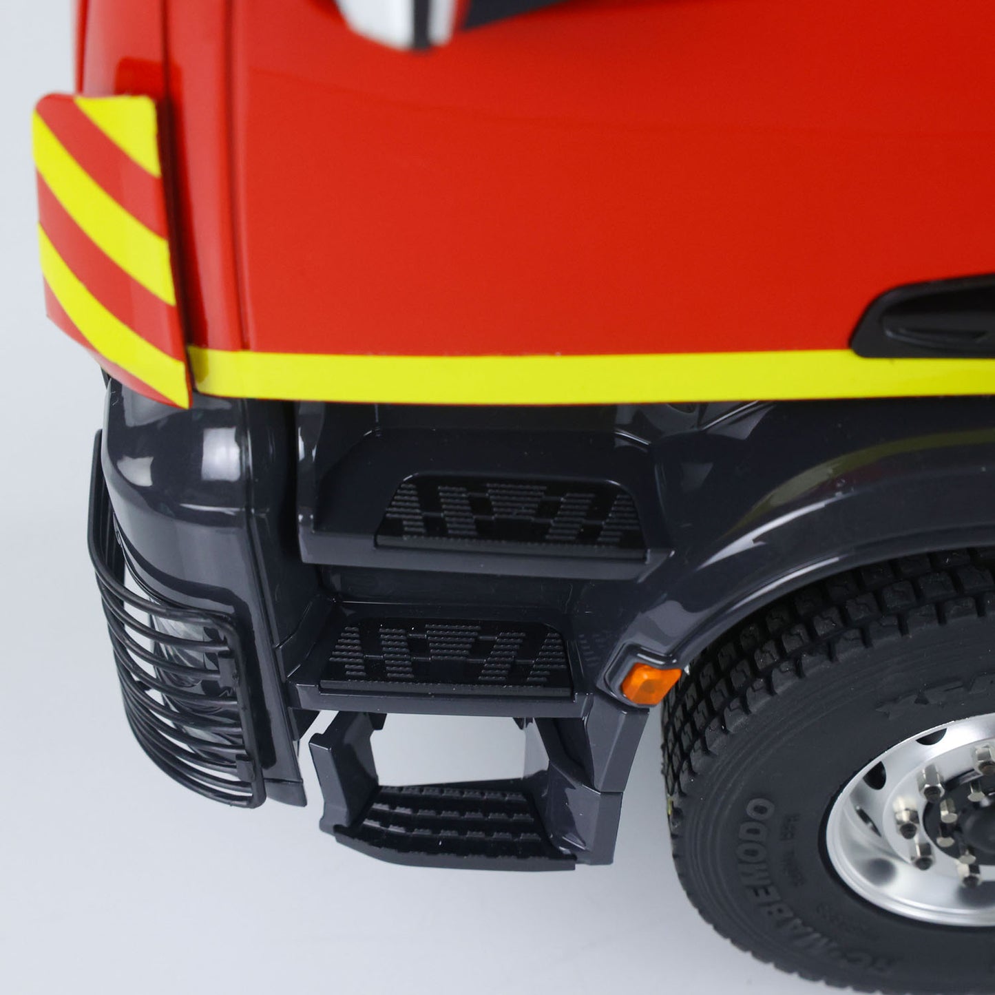 1/14 4X4 Metal Axles Remote Control Fire Fighting Vehicle BZ i6S Radio 2Speed Light and Sound System No Battery Assembled PNP