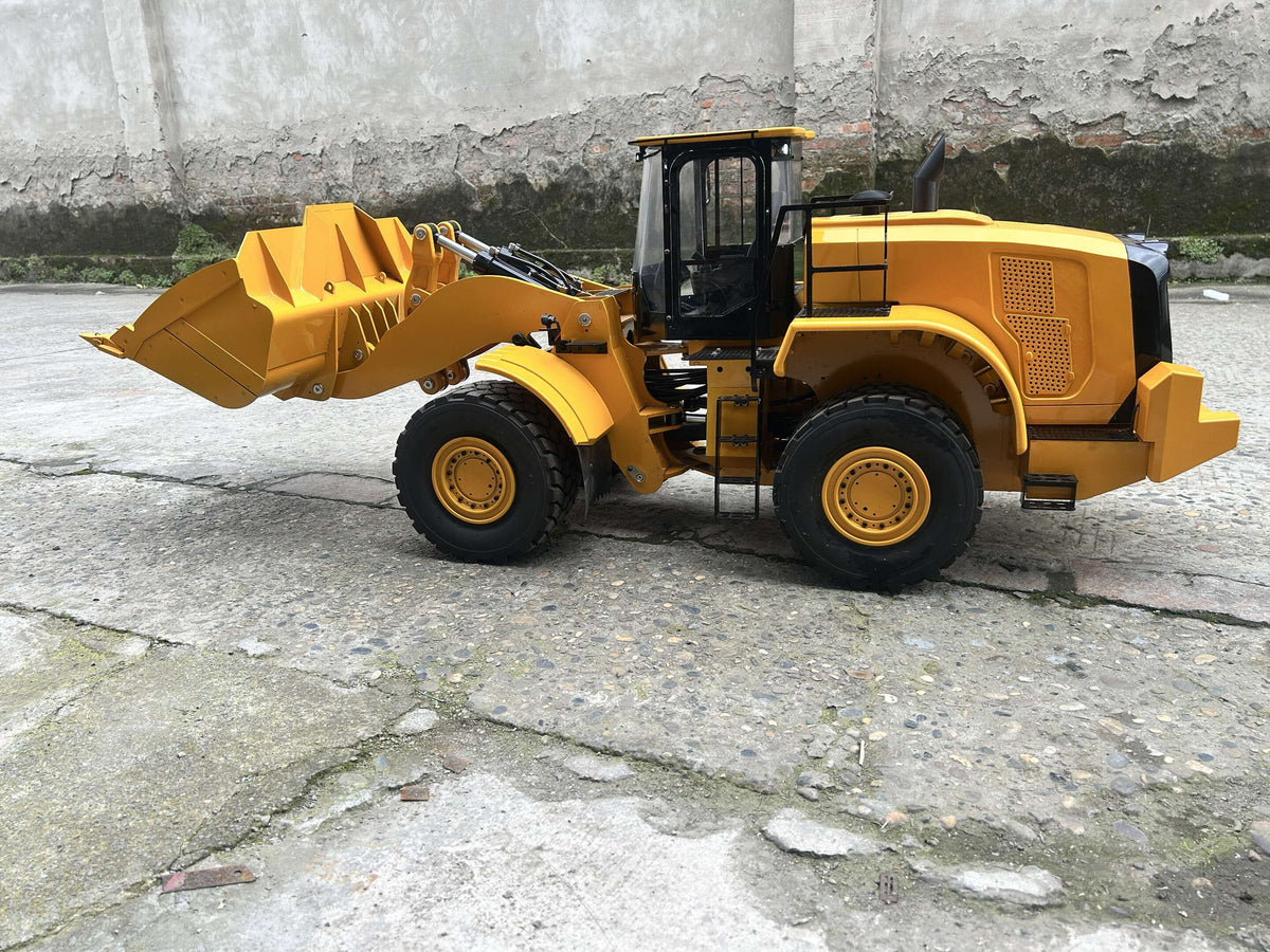 1/8 4WD Metal Chassic Remote Control Hydraulic Loader 982 Differential Locks 3CH Valve RC Construction Vehicle Smoke Light Sound