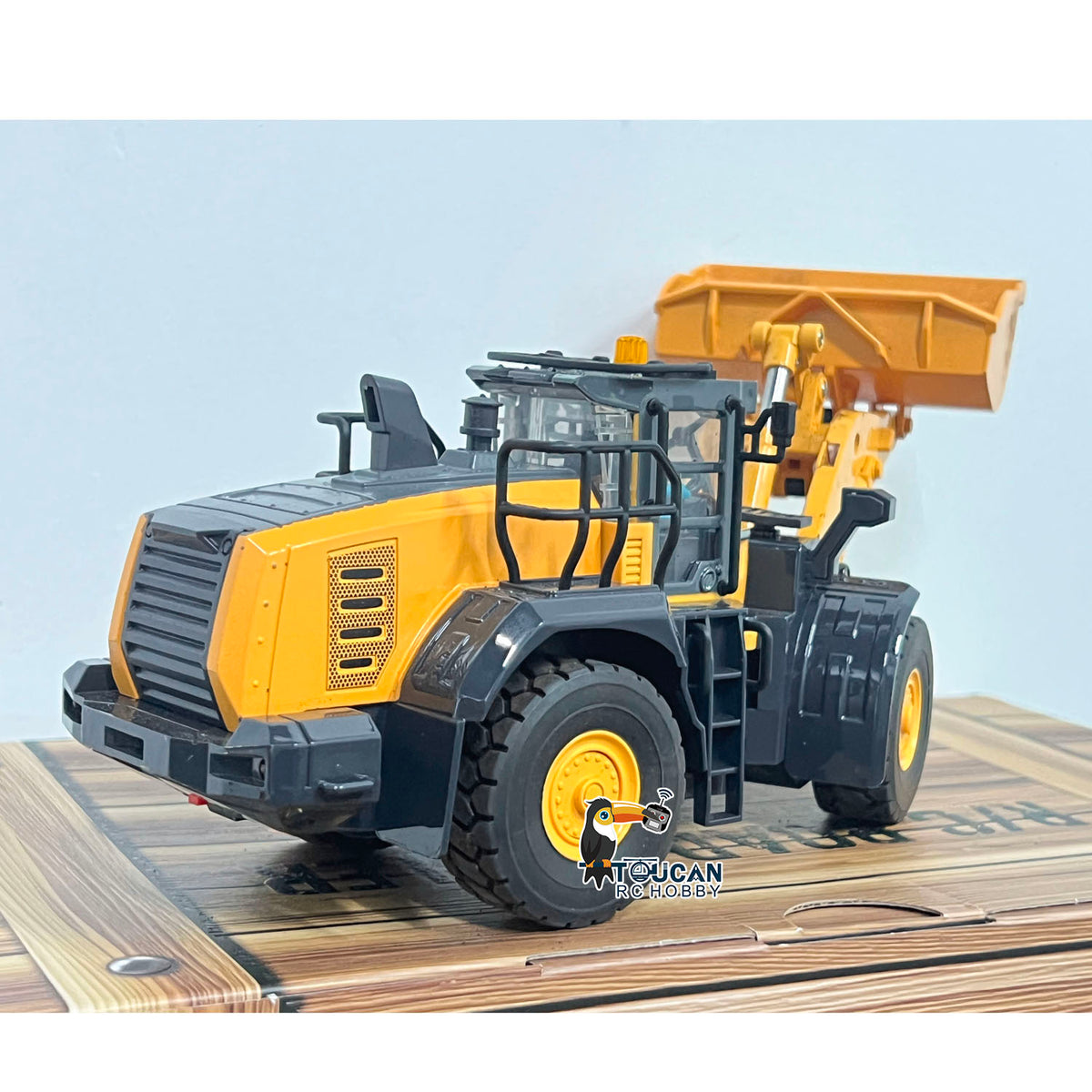 1/50 Electric Remote Control Vibrating Sand Sieve Machine 180 RC Dump Truck Loader Model Lights Sounds Half Metal Mini Gift