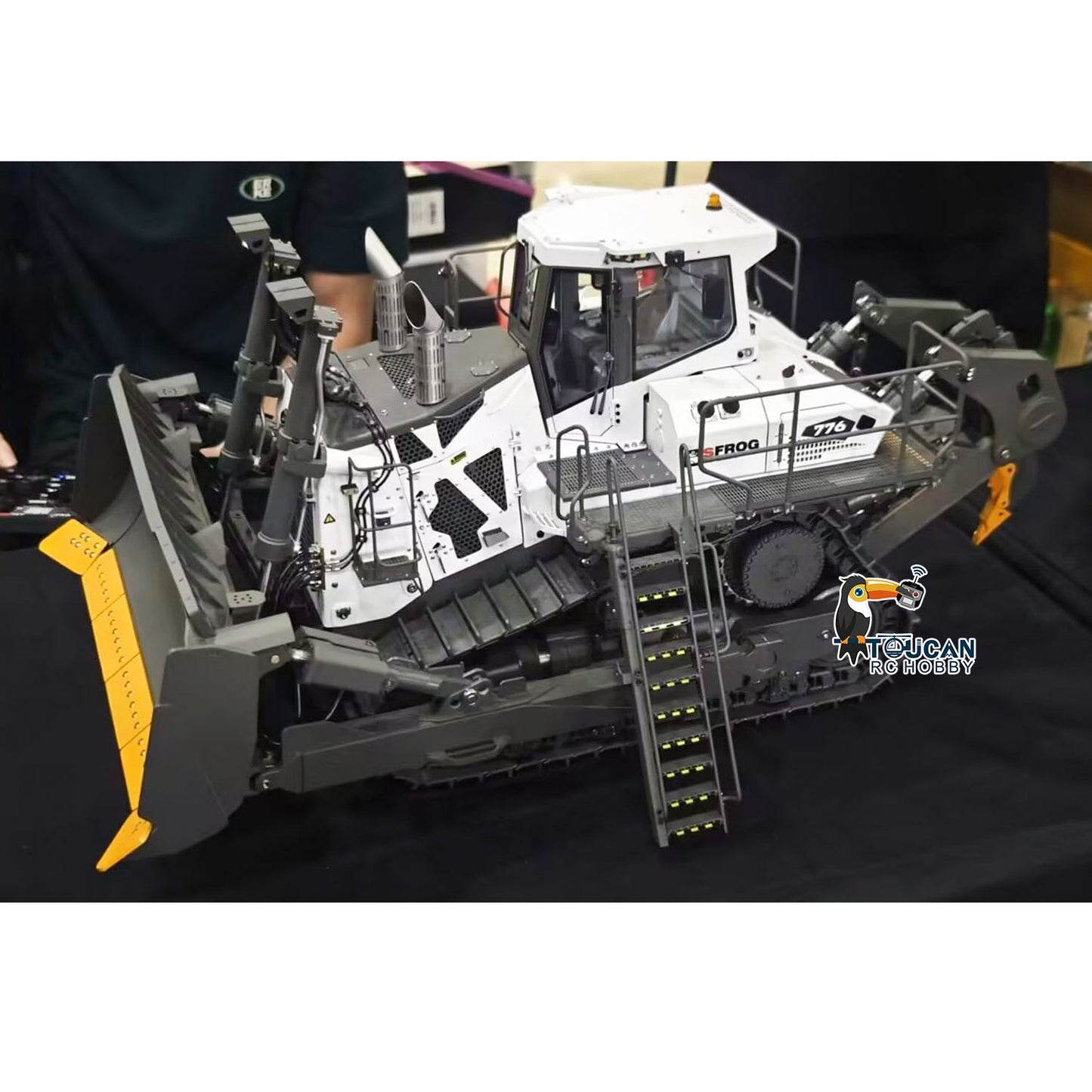 SFROG 1/14 Metal RC Hydraulic Bulldozer LR776 3way Blade 7CH Valve Automatic Grease System Electric Wipers FrSky X20R Radio