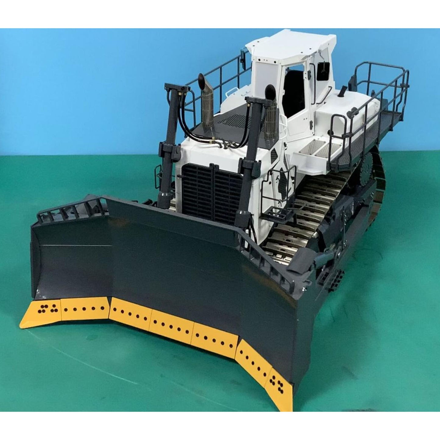 1/14 Remote Control Hydraulic Bulldozer LR776 VAY 776 Metal RC Dozer 5CH Valve Construction Vehicle Model Radio Light Sound