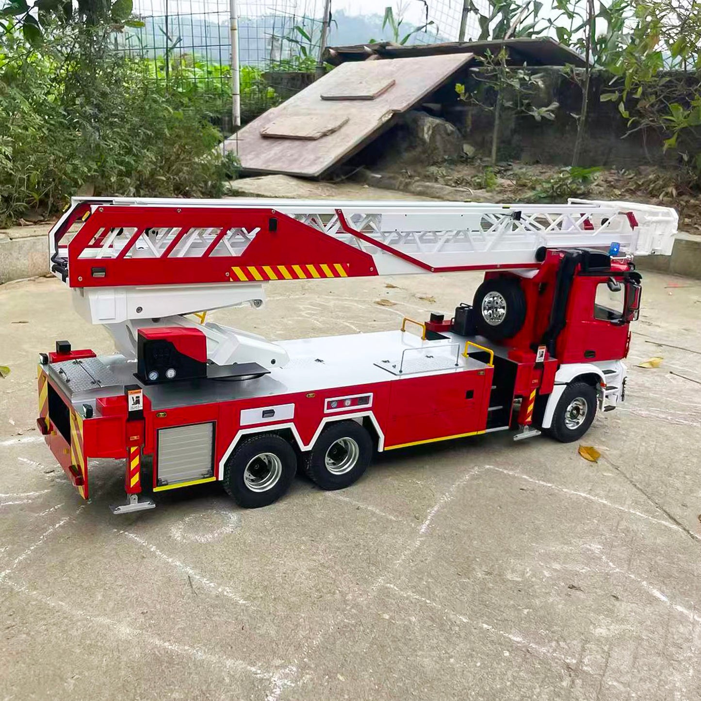 1/14 6x4 Remote Control Electric Lift Ladder Fire Truck 2Speed Gearbox Metal Chassis RC Rescue Vehicle Model Lights Sound System Drive Shafts