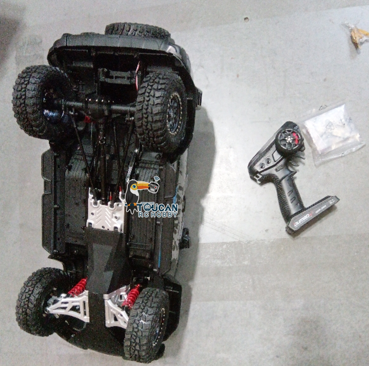 Free Shipping Second Hand US Stock TRACTION HOBBY 1/8 RC Climbing Car Tank 300 Special Edition 4WD Crawler Off Road Vehicle Axle Lock Brushed Motor DDF 350 Radio