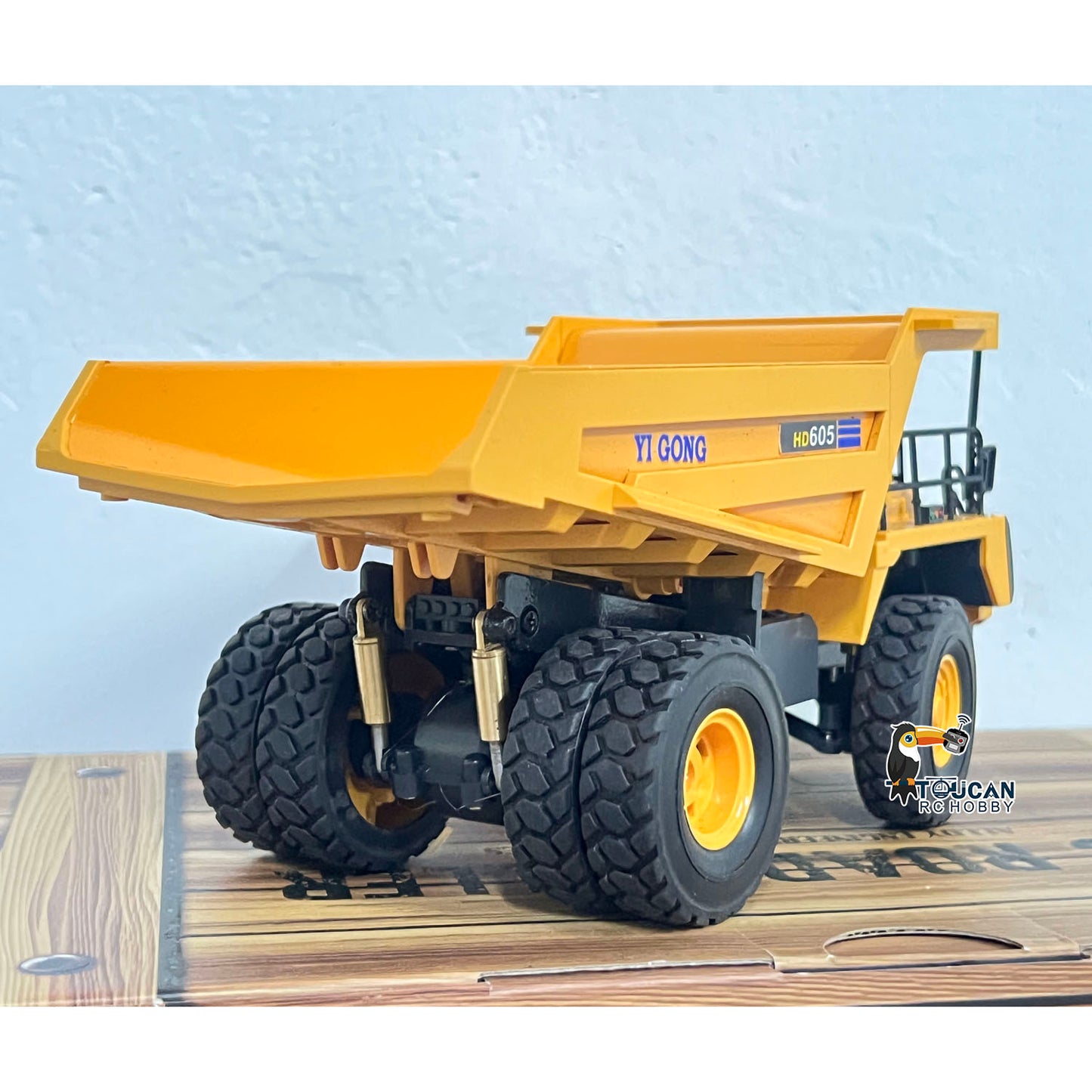 1/50 Electric Remote Control Vibrating Sand Sieve Machine 180 RC Dump Truck Loader Model Lights Sounds Half Metal Mini Gift