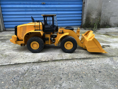 1/8 4WD Metal Chassic Remote Control Hydraulic Loader 982 Differential Locks 3CH Valve RC Construction Vehicle Smoke Light Sound