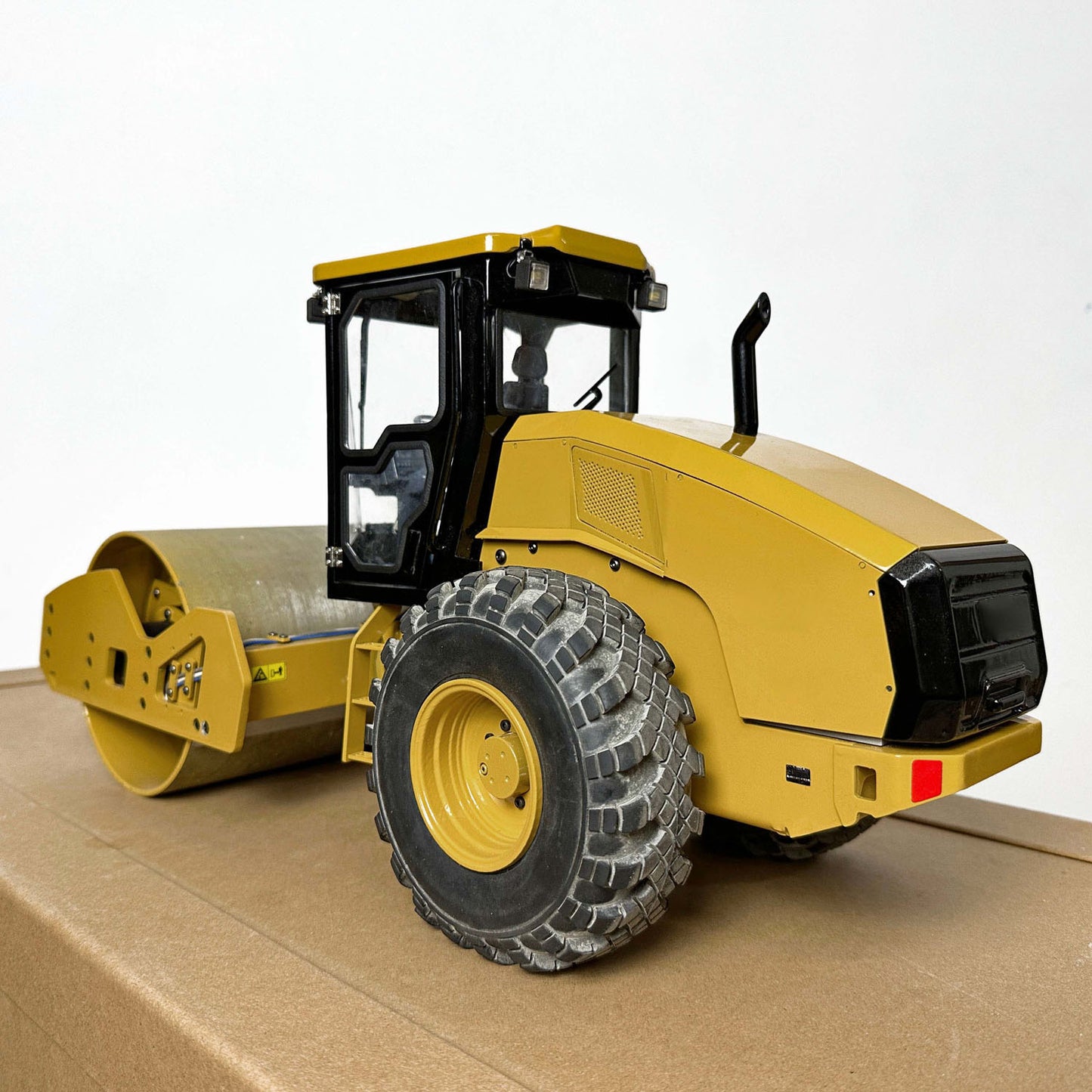 Rouleau compresseur RC en métal CS11 1/12 modèle PNP