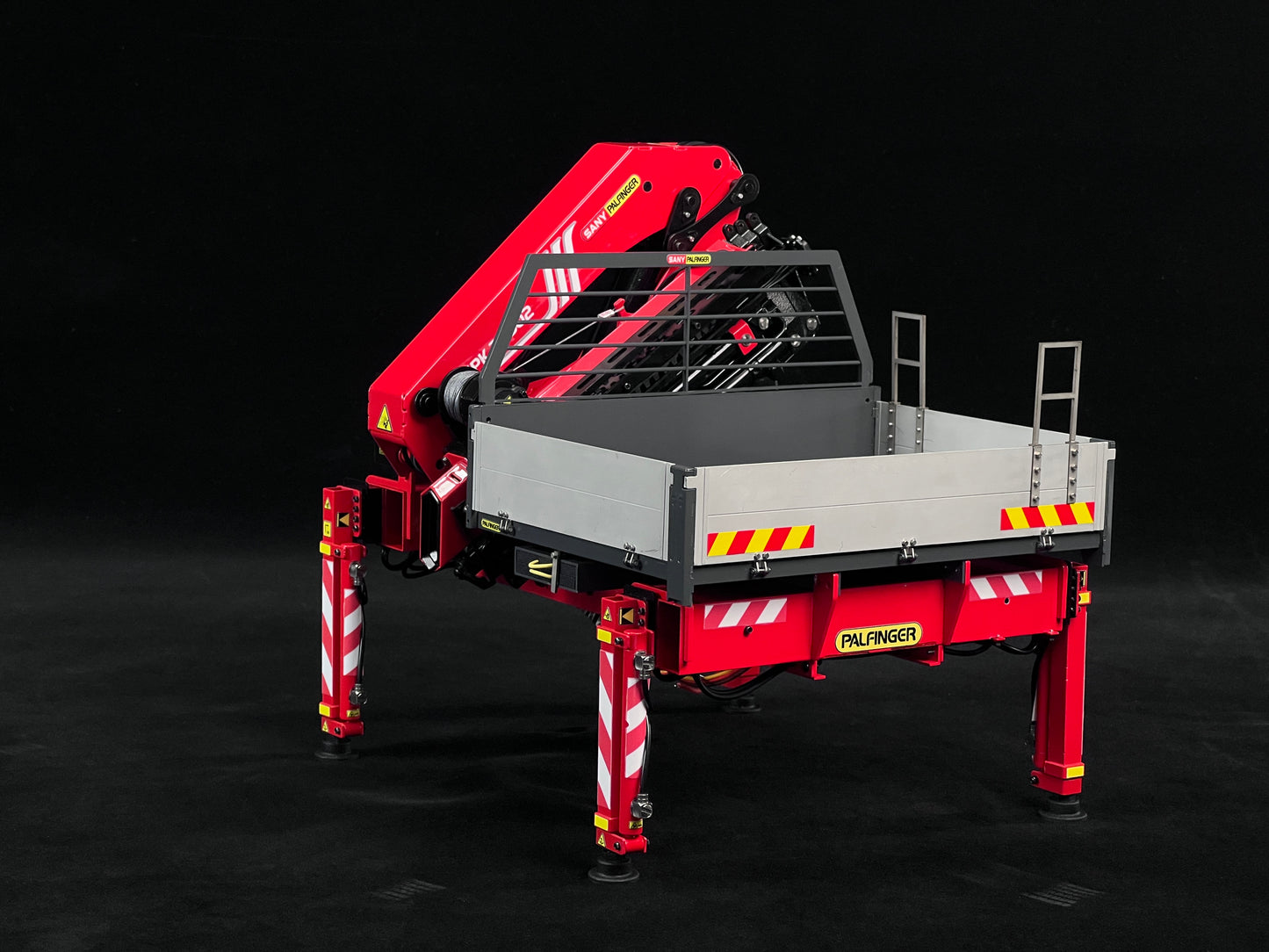 1/14 U535 4X4 RC Crawler Truck Metal Off-Road Vehicle Hydraulic Crane Cargo Bed 2-Speed Gearbox Diff Lock LED Light Sound System