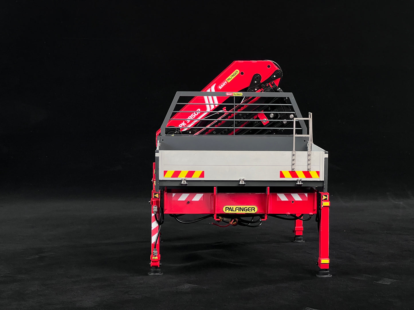 1/14 U535 4X4 RC Crawler Truck Metal Off-Road Vehicle Hydraulic Crane Cargo Bed 2-Speed Gearbox Diff Lock LED Light Sound System