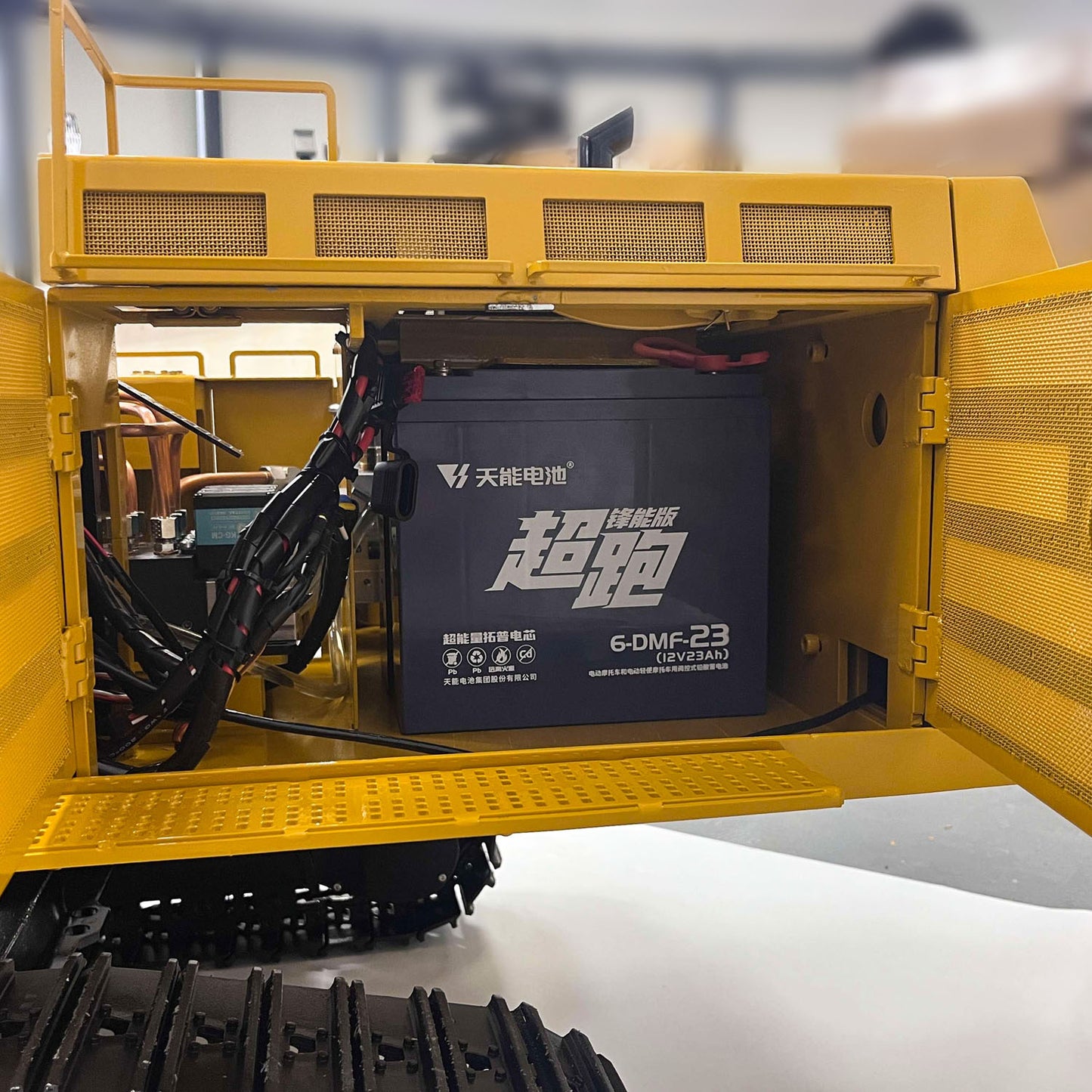 1/8 Metal Remote Control Hydraulic Excavator 390F Heavy Duty 3CH Valves RC Construction Vehicle Car Models RTR Flysky PL18EV Radio