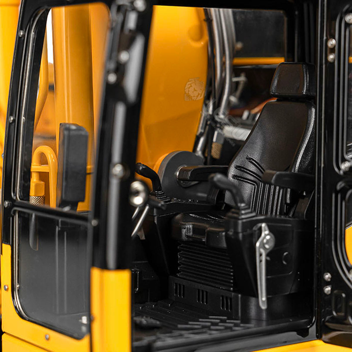LESU 1/14 Aoue ET26L RC Hydraulic Excavator B0012 RTR/PNP Diggers with Light System Simulated GPS