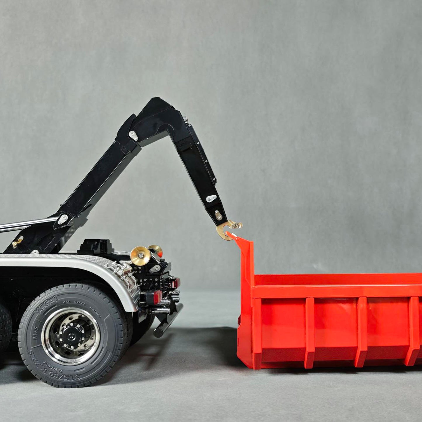 8X8 1/14 Remote Control Hydraulic Roll On Off Dumper 5 Valves RC Full Tipper 3Speed Transmission Light System Sound No Battery