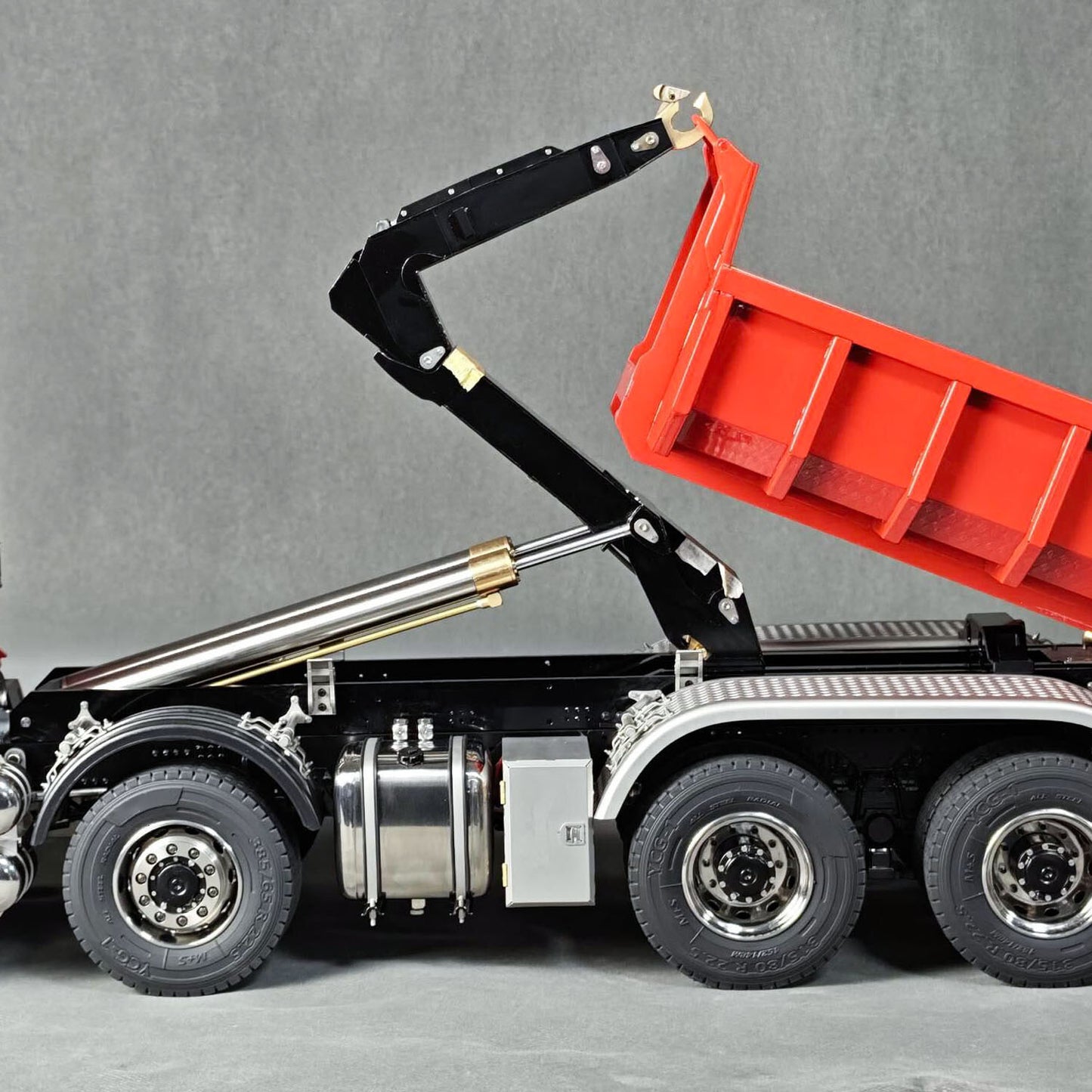 8X8 1/14 Remote Control Hydraulic Roll On Off Dumper 5 Valves RC Full Tipper 3Speed Transmission Light System Sound No Battery