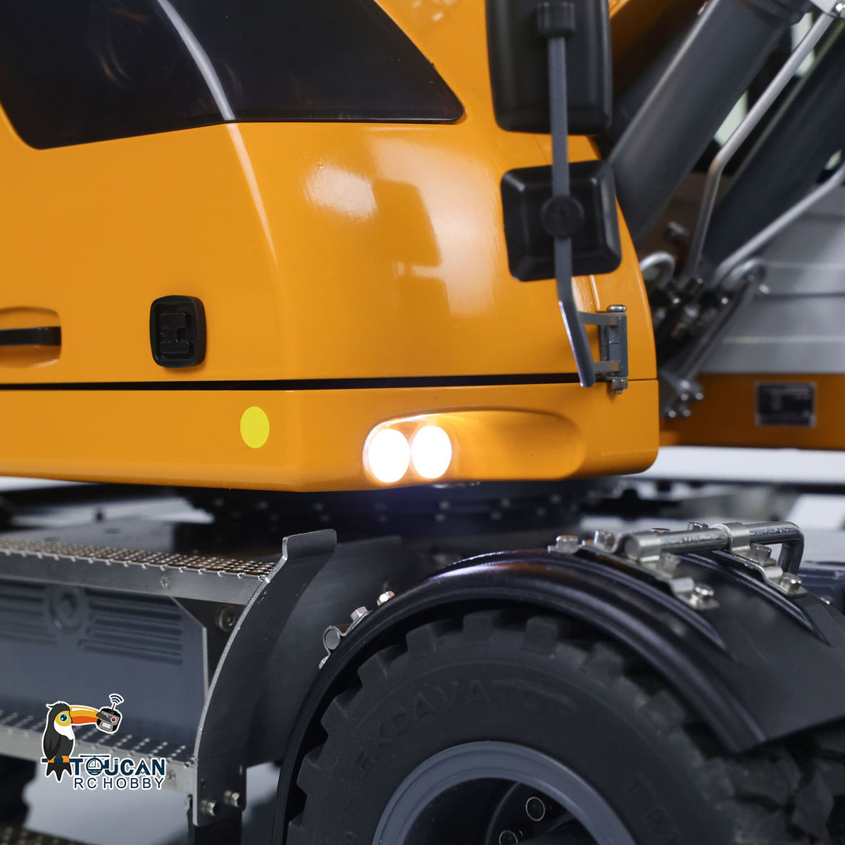 CUT 1/14 RC 914 Standard Wheeled Excavator Body Side Close‑Up, Marker Light, Wheel Arch And Factory Painted Shell Texture